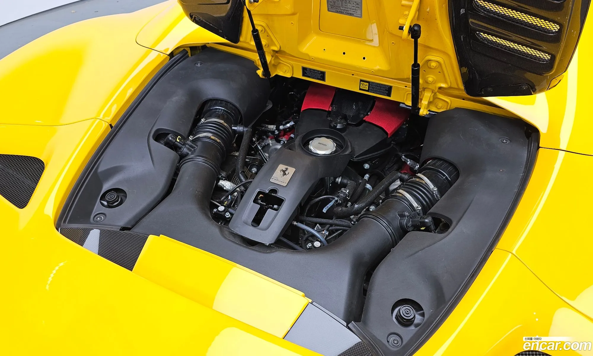 Ferrari F8 Spider 39 V8 - фотография 4187247