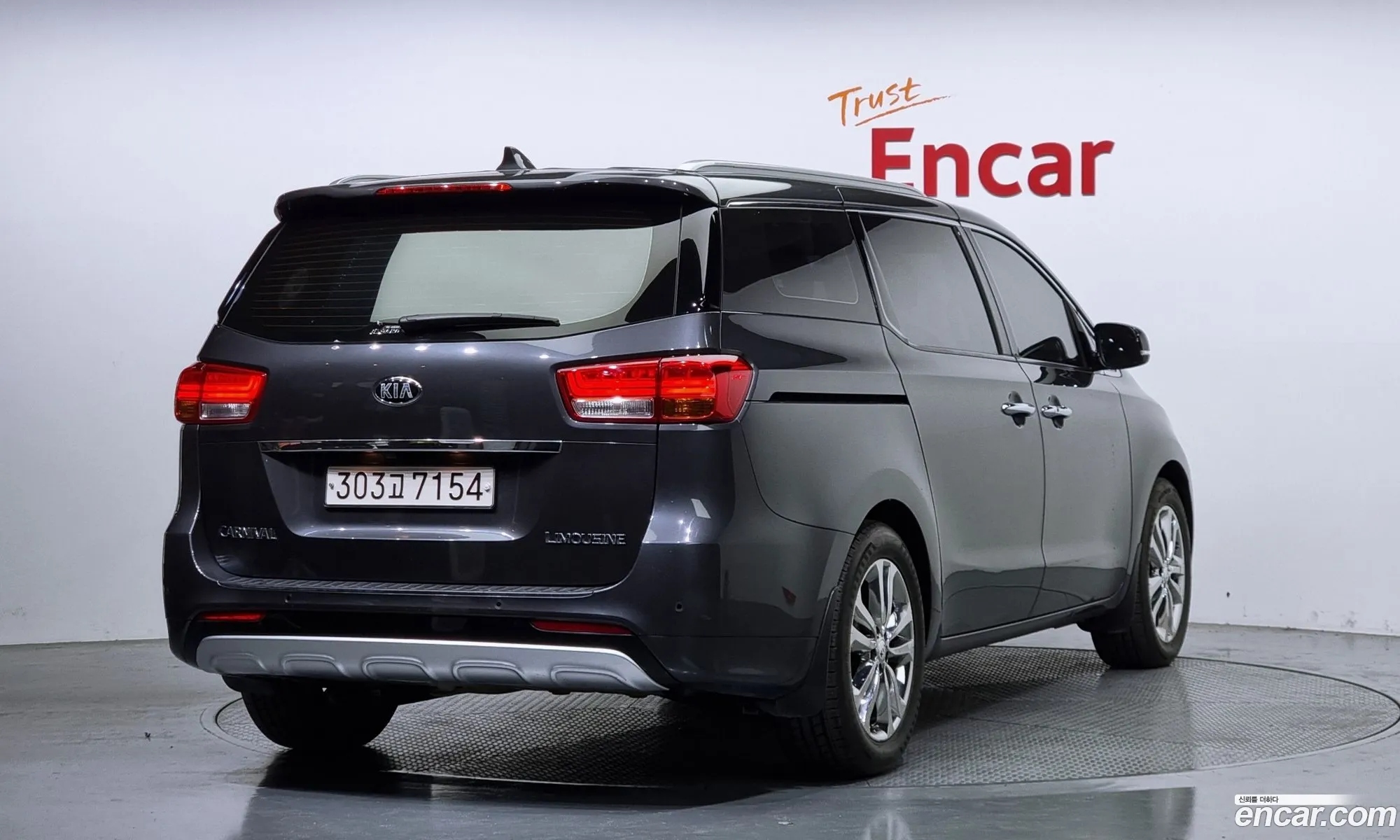 Kia All New Carnival 7-Seater Limousine Magic Space - фотография 11309839
