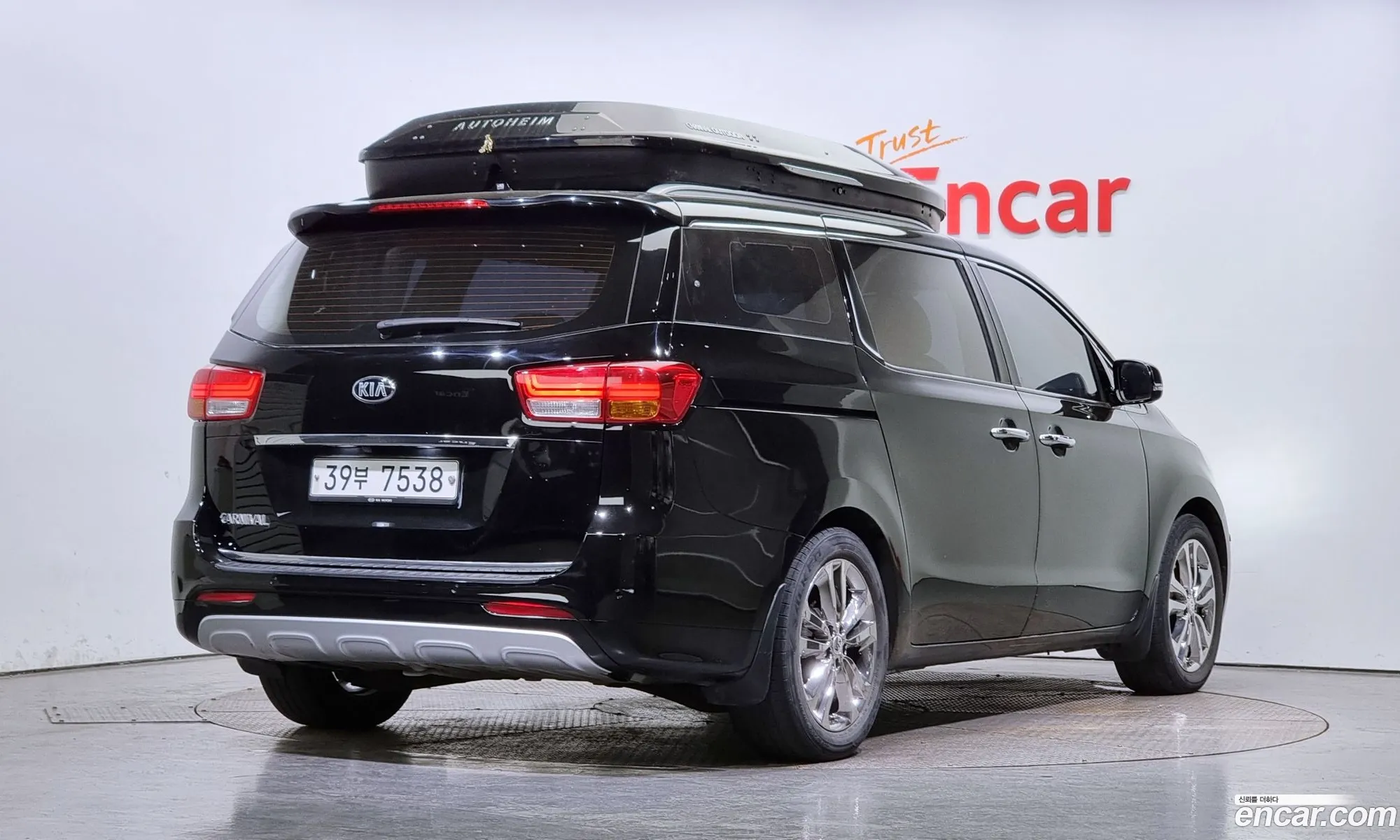Kia Carnival 9-Seater Noblesse 2018 - фотография 3513621