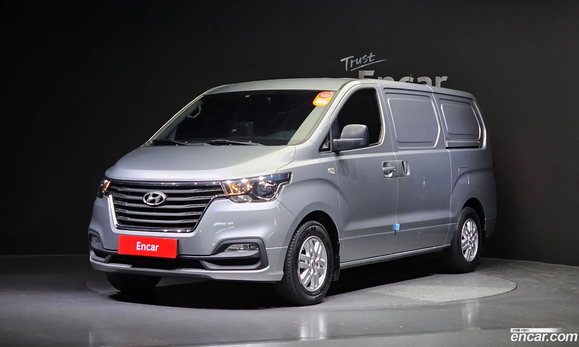 Hyundai Starex 3-Seater Van 2018 - фотография 11895067