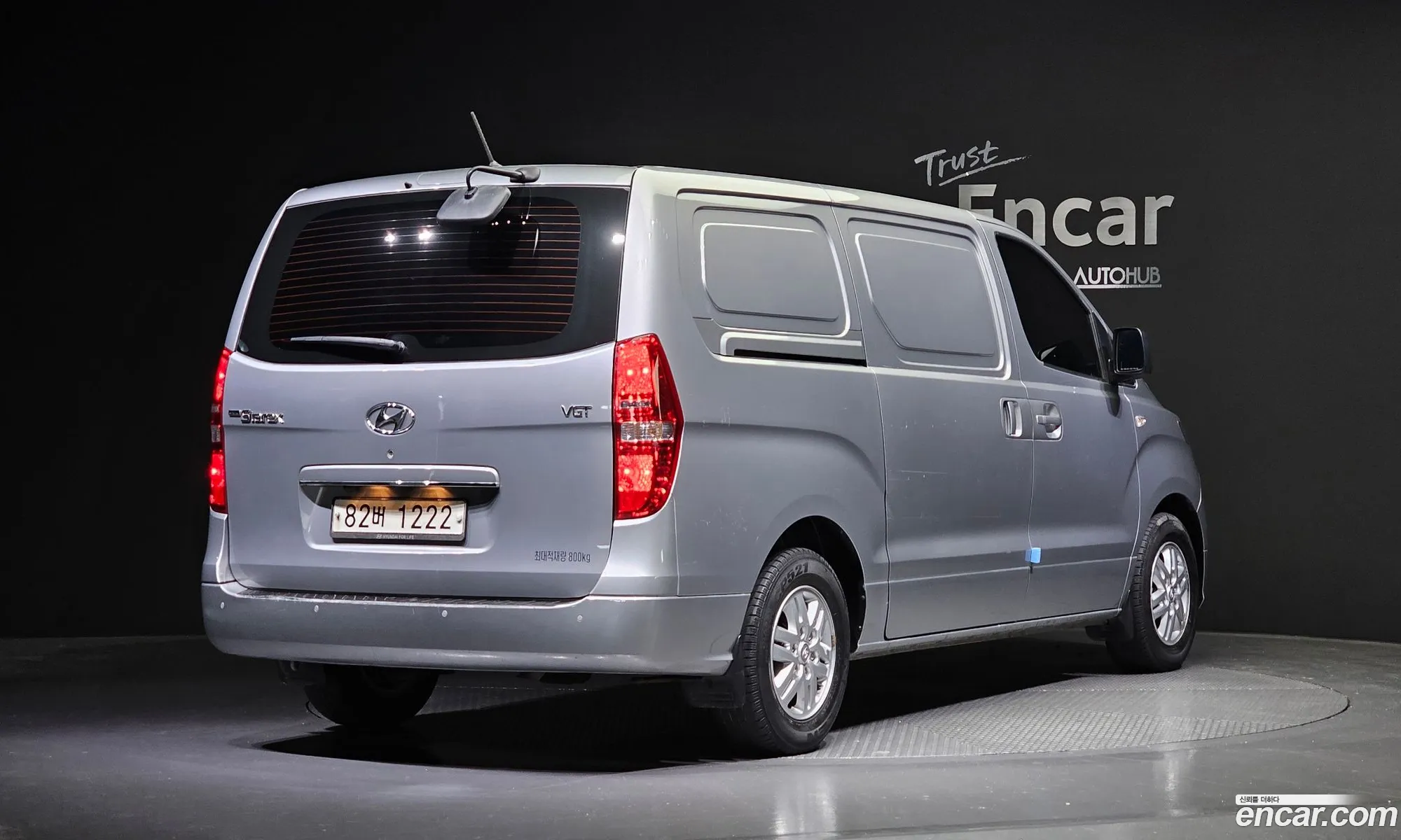 Hyundai Starex 3-Seater Van 2018 - фотография 11895068