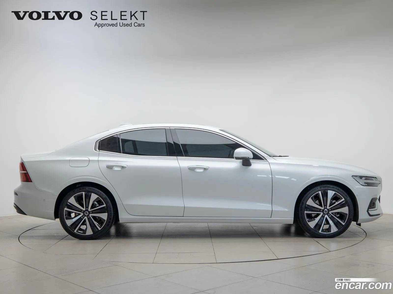Volvo S60 B5 Ultimate Bright 2023 - фотография 6528496