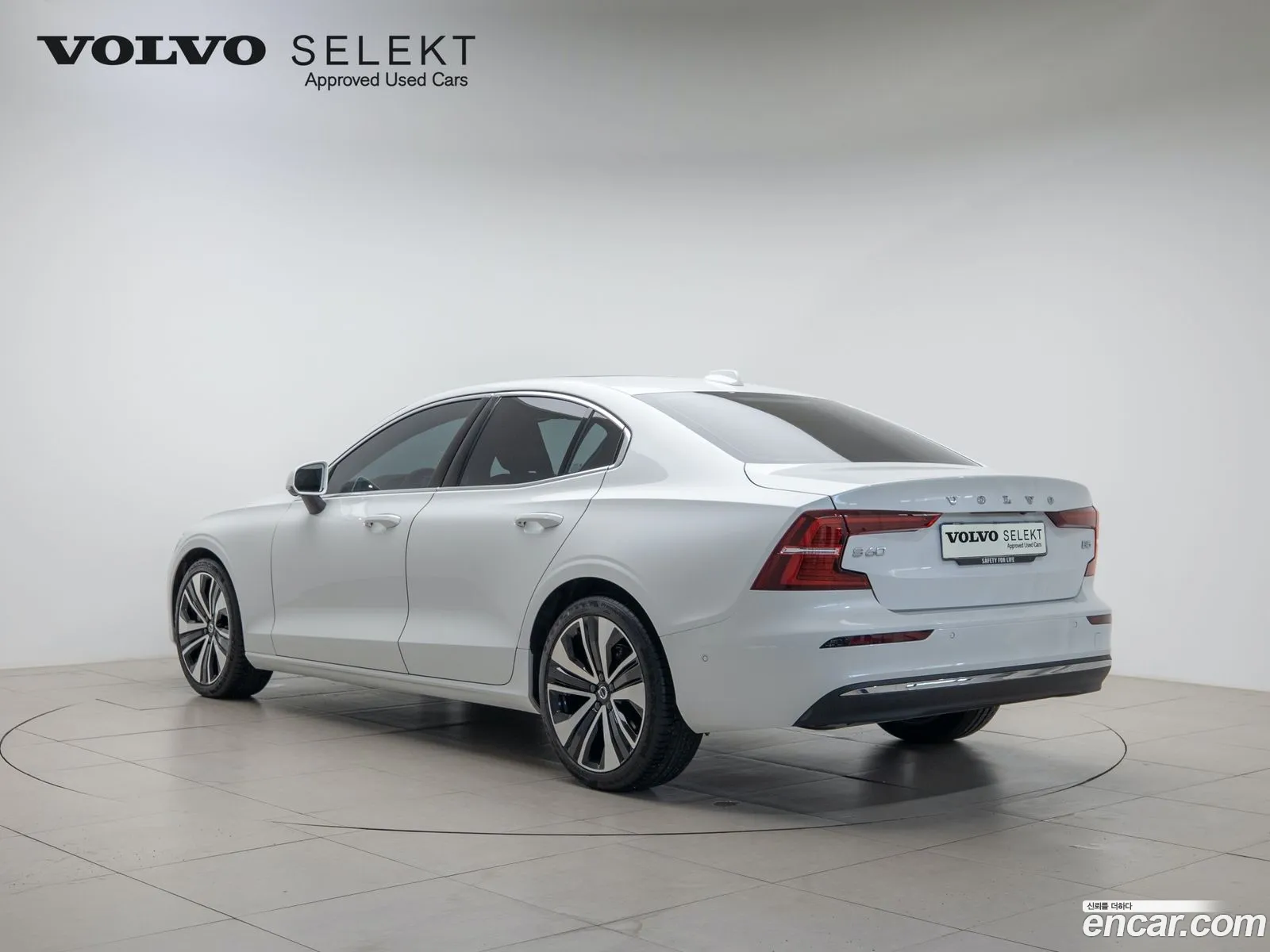 Volvo S60 B5 Ultimate Bright 2023 - фотография 6528497