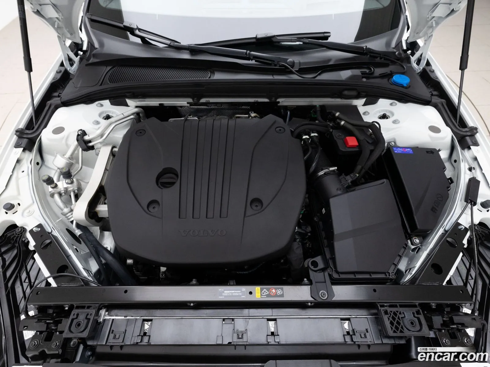 Volvo S60 B5 Ultimate Bright 2023 - фотография 6528499