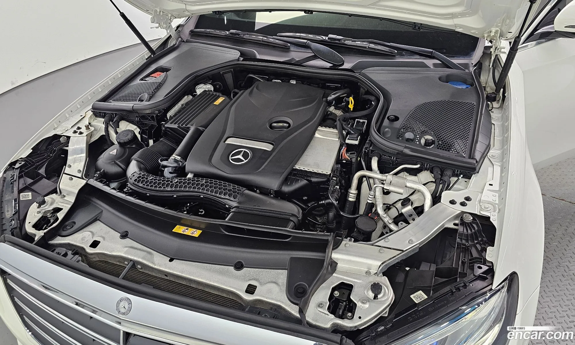 Mercedes-Benz E-Klasse E300 Exclusive 2017 - фотография 12825107