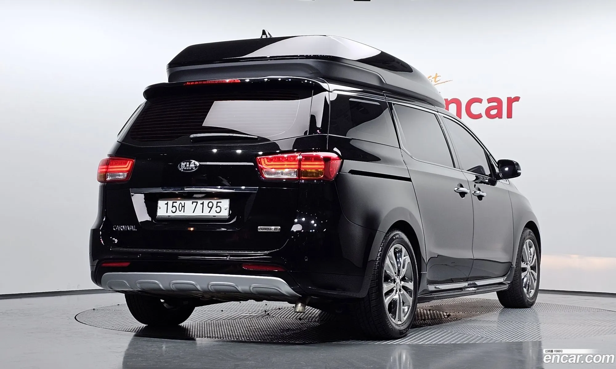 Kia Carnival 9-Seater High Limousine 2016 - фотография 13409648