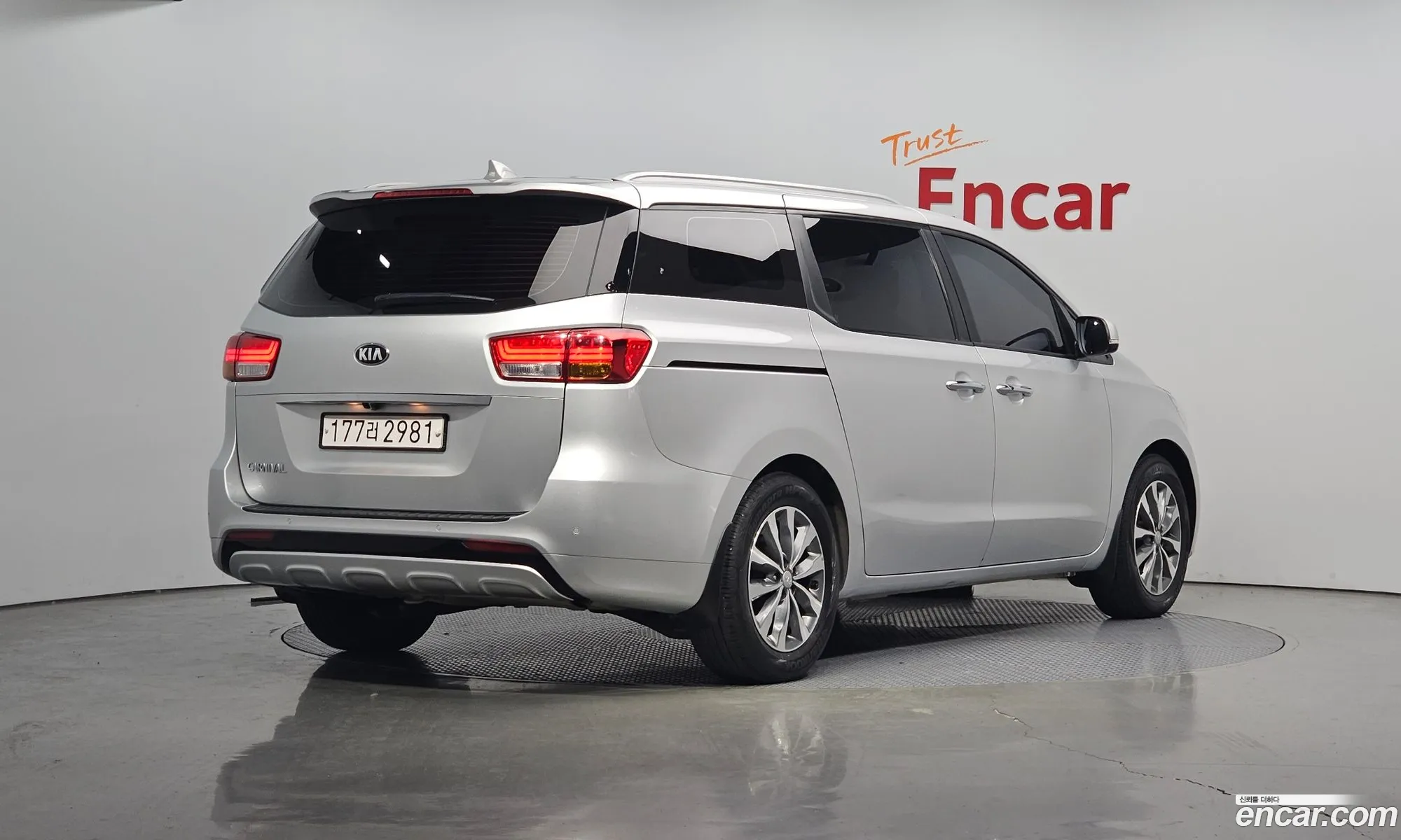Kia All New Carnival 9-Seater Luxury - фотография 17941487