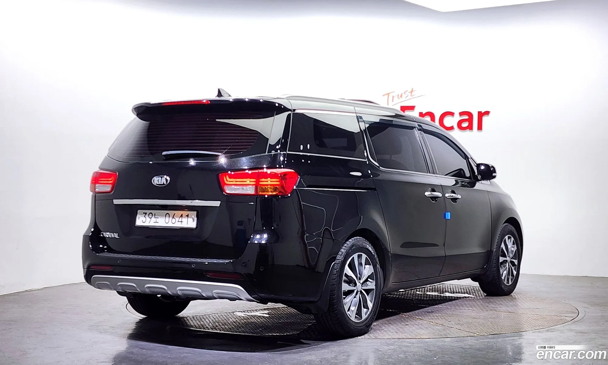 Kia All New Carnival 9-Seater Luxury - фотография 11627456