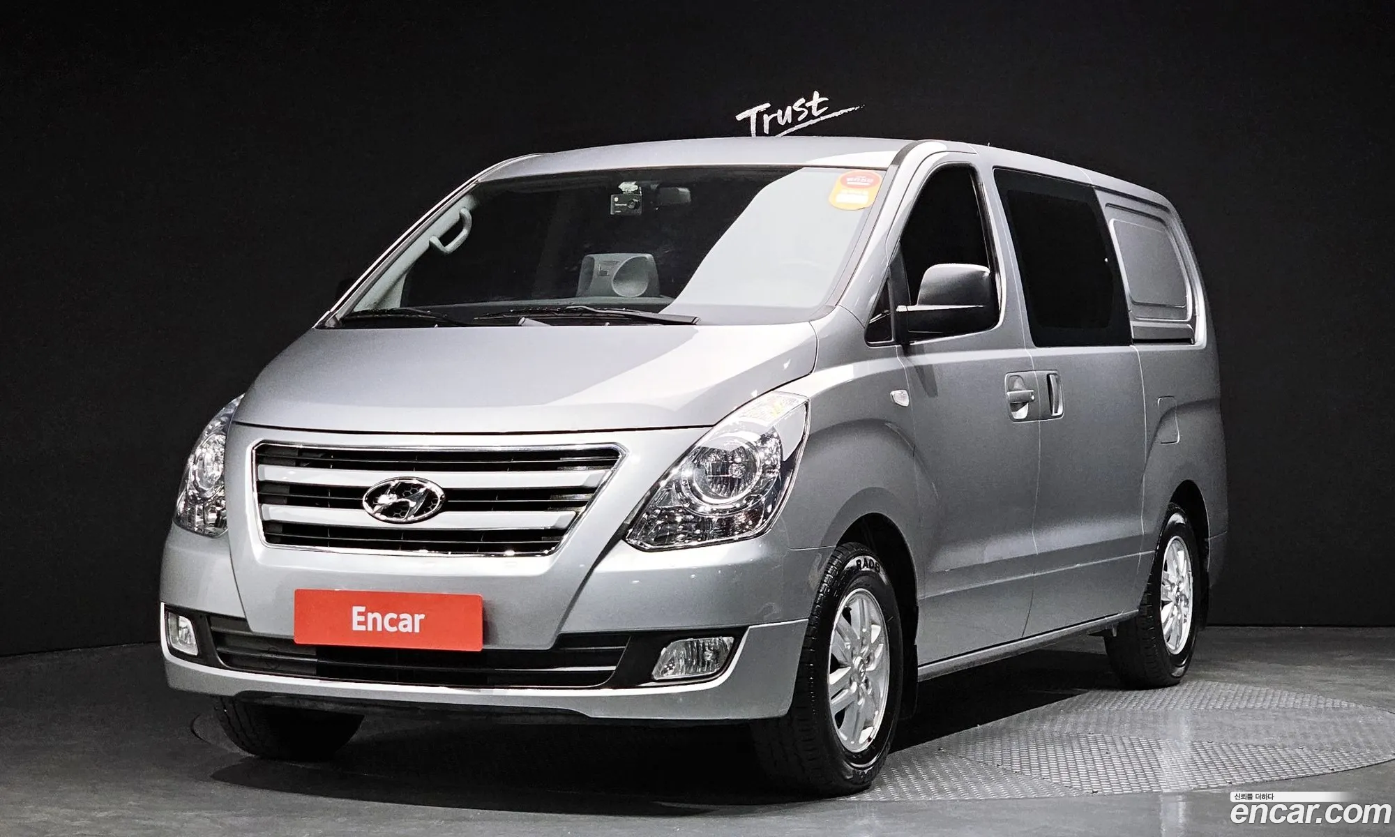 Hyundai Starex 5-Seater Van 2016 - фотография 14444541