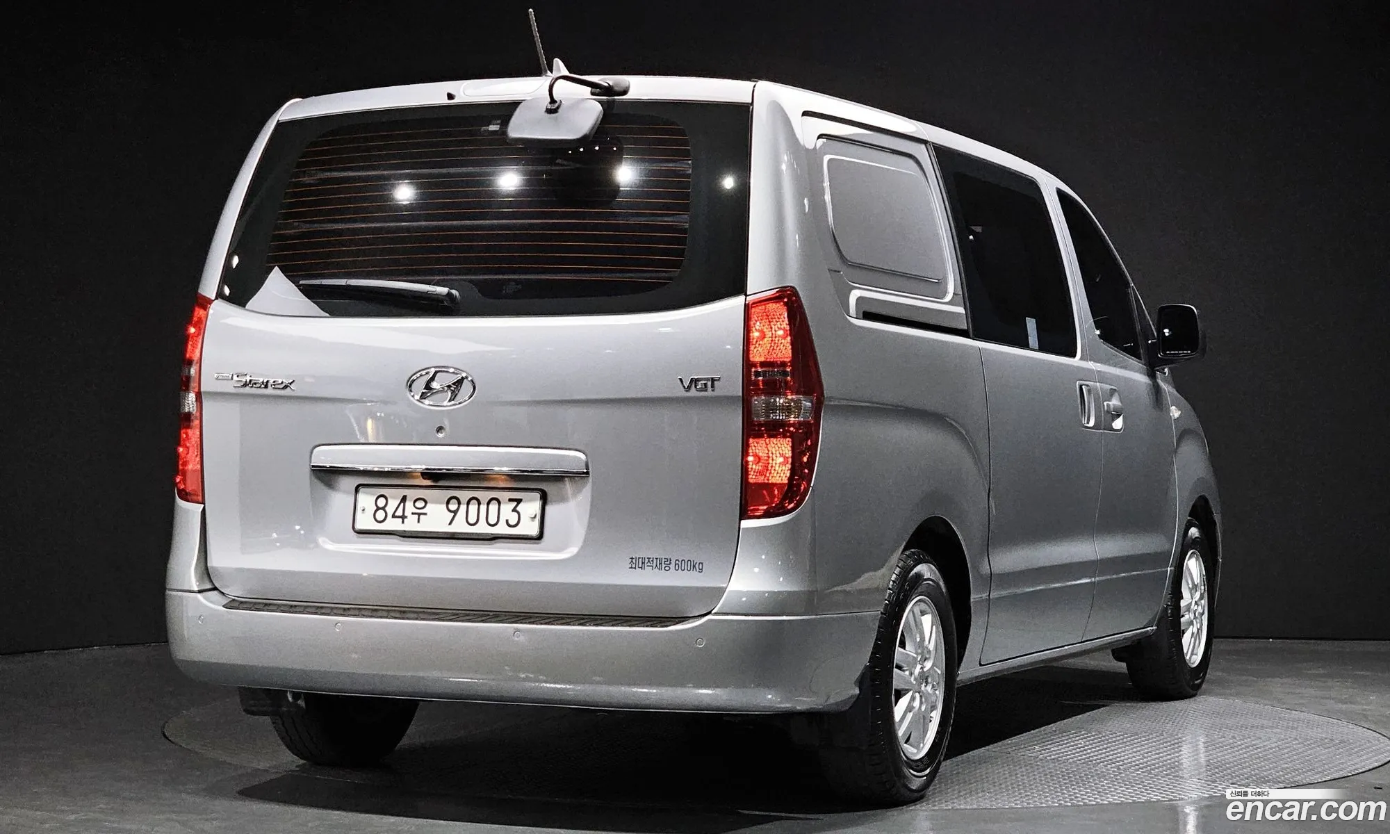 Hyundai Starex 5-Seater Van 2016 - фотография 14444542
