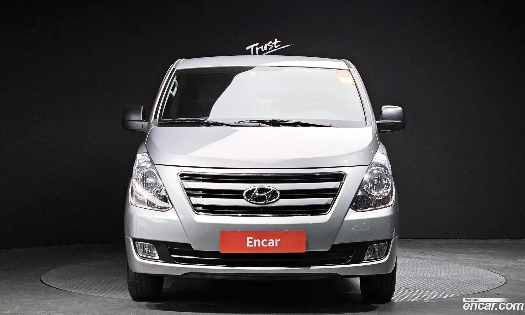 Hyundai Starex 5-Seater Van 2016 - фотография 14444543