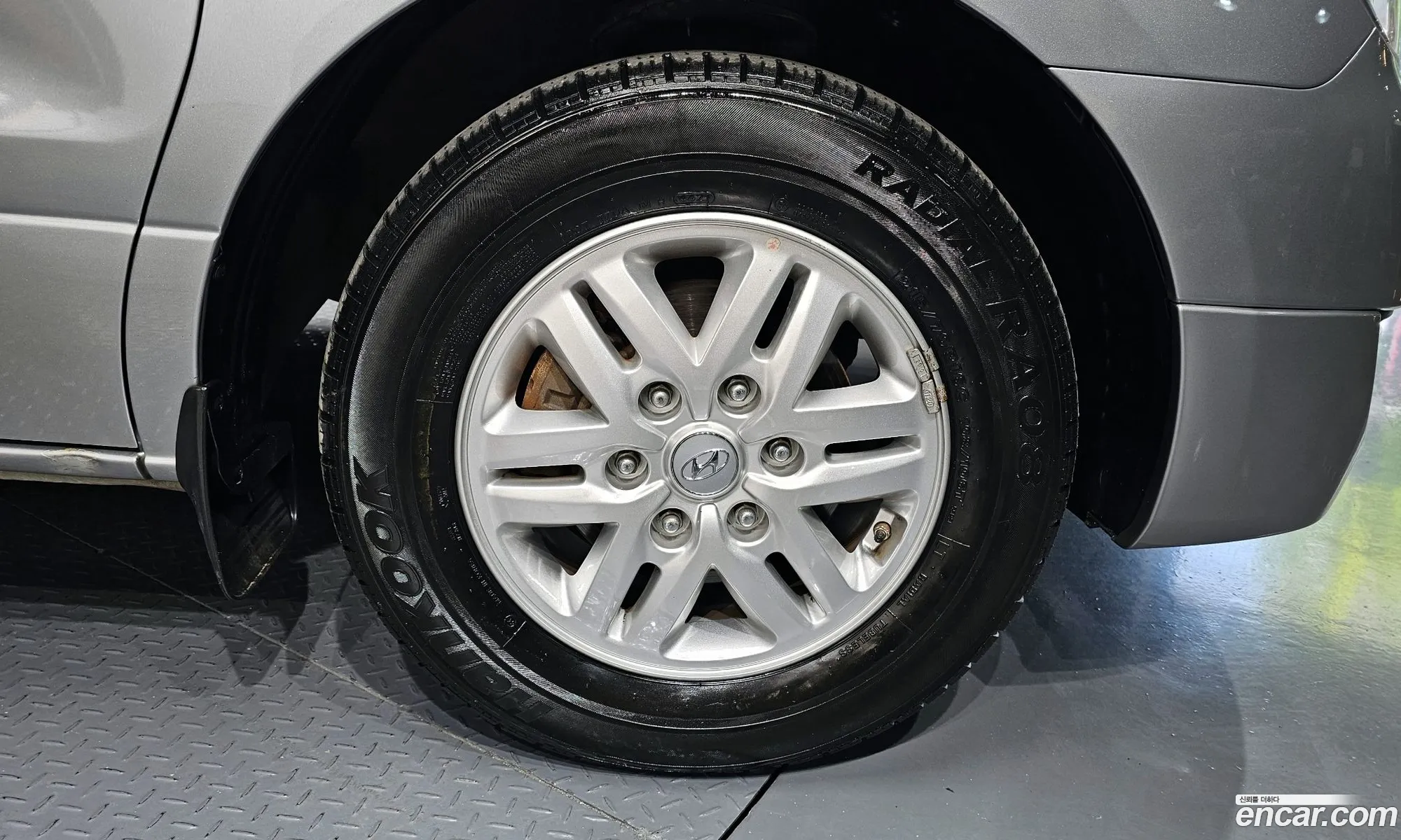 Hyundai Starex 5-Seater Van 2016 - фотография 14444545