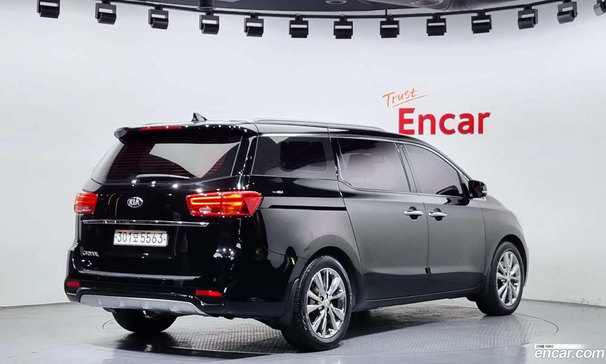 Kia Carnival 9-Seater Prestige 2020 - фотография 18421317