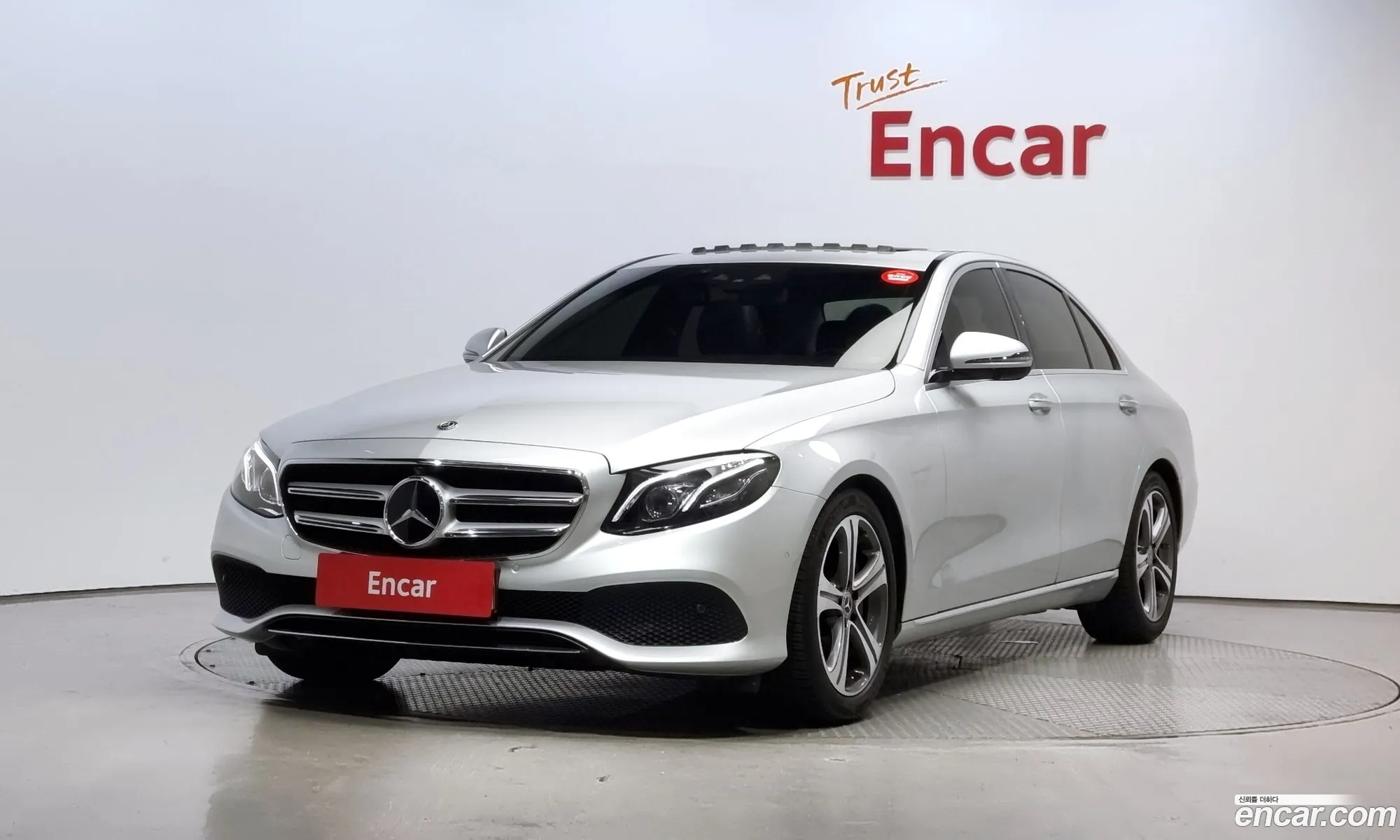 Mercedes-Benz E-Klasse E300 Avantgarde Intelligent Drive 2017 - фотография 12680867