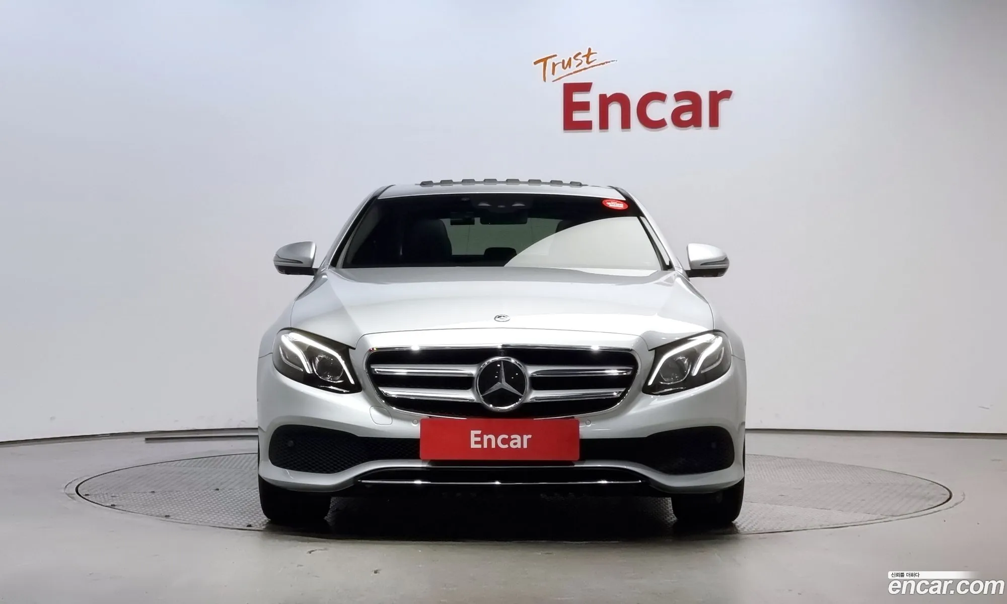 Mercedes-Benz E-Klasse E300 Avantgarde Intelligent Drive 2017 - фотография 12680869