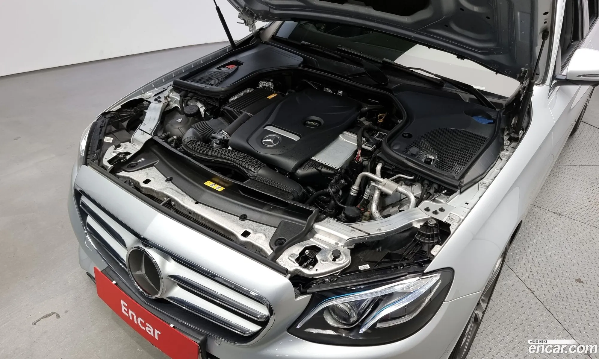 Mercedes-Benz E-Klasse E300 Avantgarde Intelligent Drive 2017 - фотография 12680872