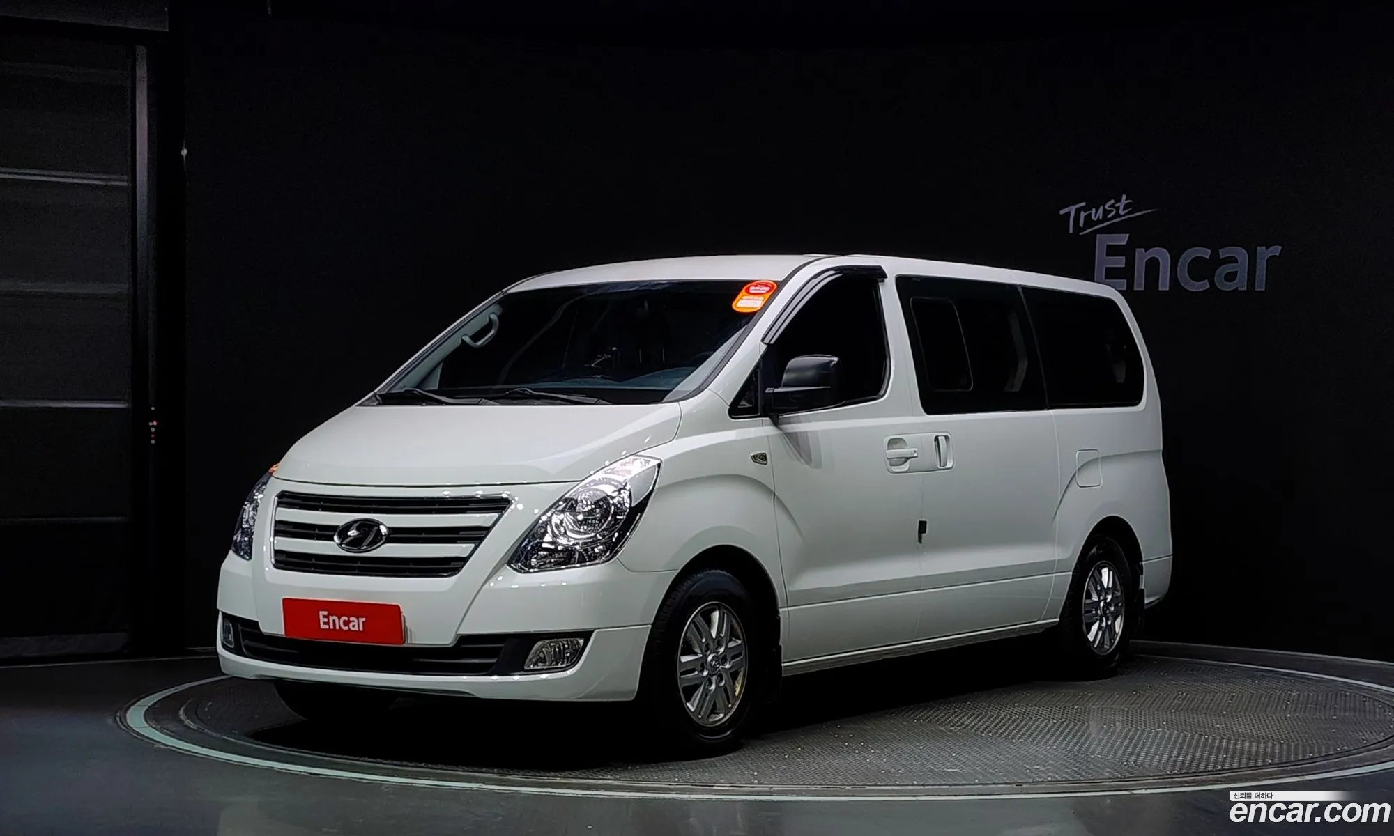 Hyundai Starex 12-Seater Wagon 2016 - фотография 19009012