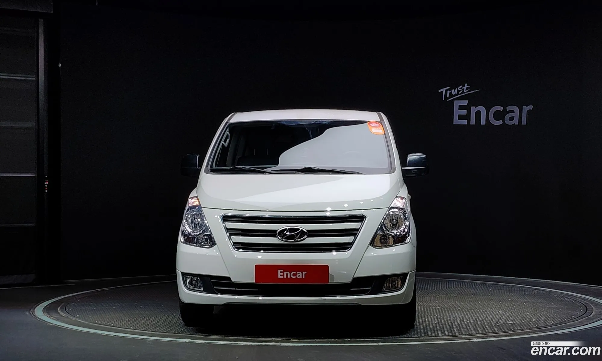 Hyundai Starex 12-Seater Wagon 2016 - фотография 19009014