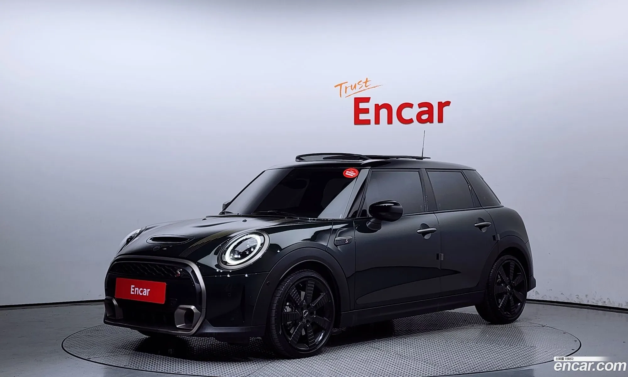 Mini Cooper 5-Door Resolute Edition 2023 - фотография 4155450