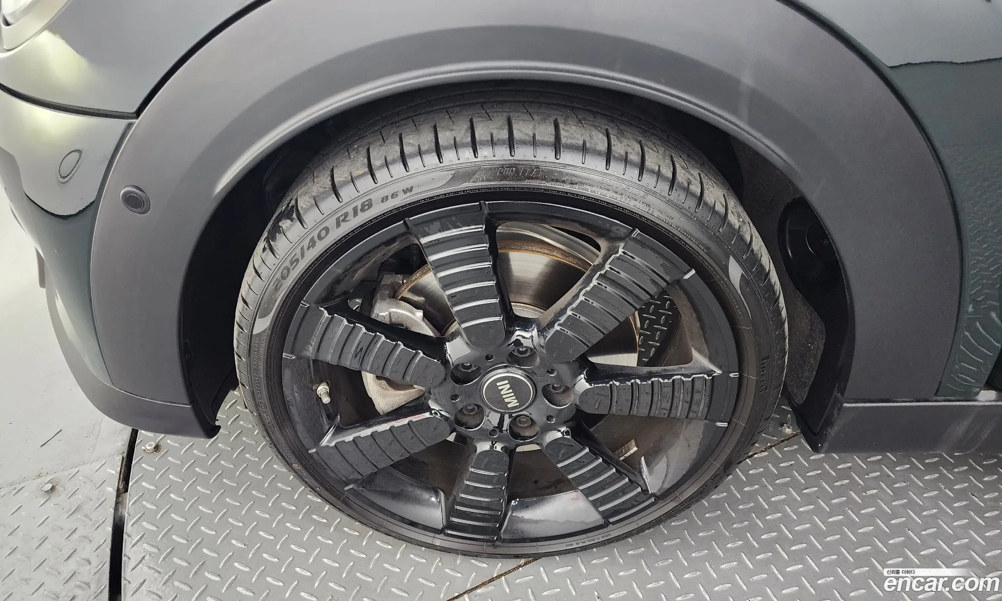 Mini Cooper 5-Door Resolute Edition 2023 - фотография 4155454