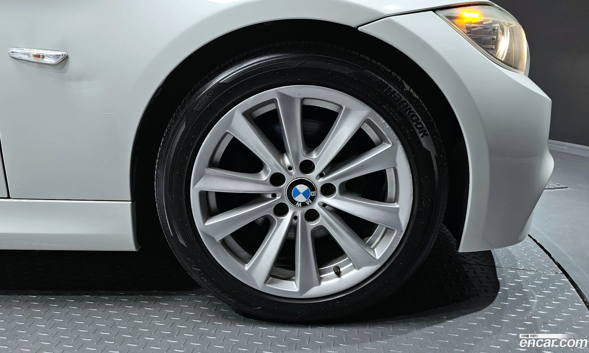 BMW 3 Series E90 320D Sedan M Sports - фотография 915759