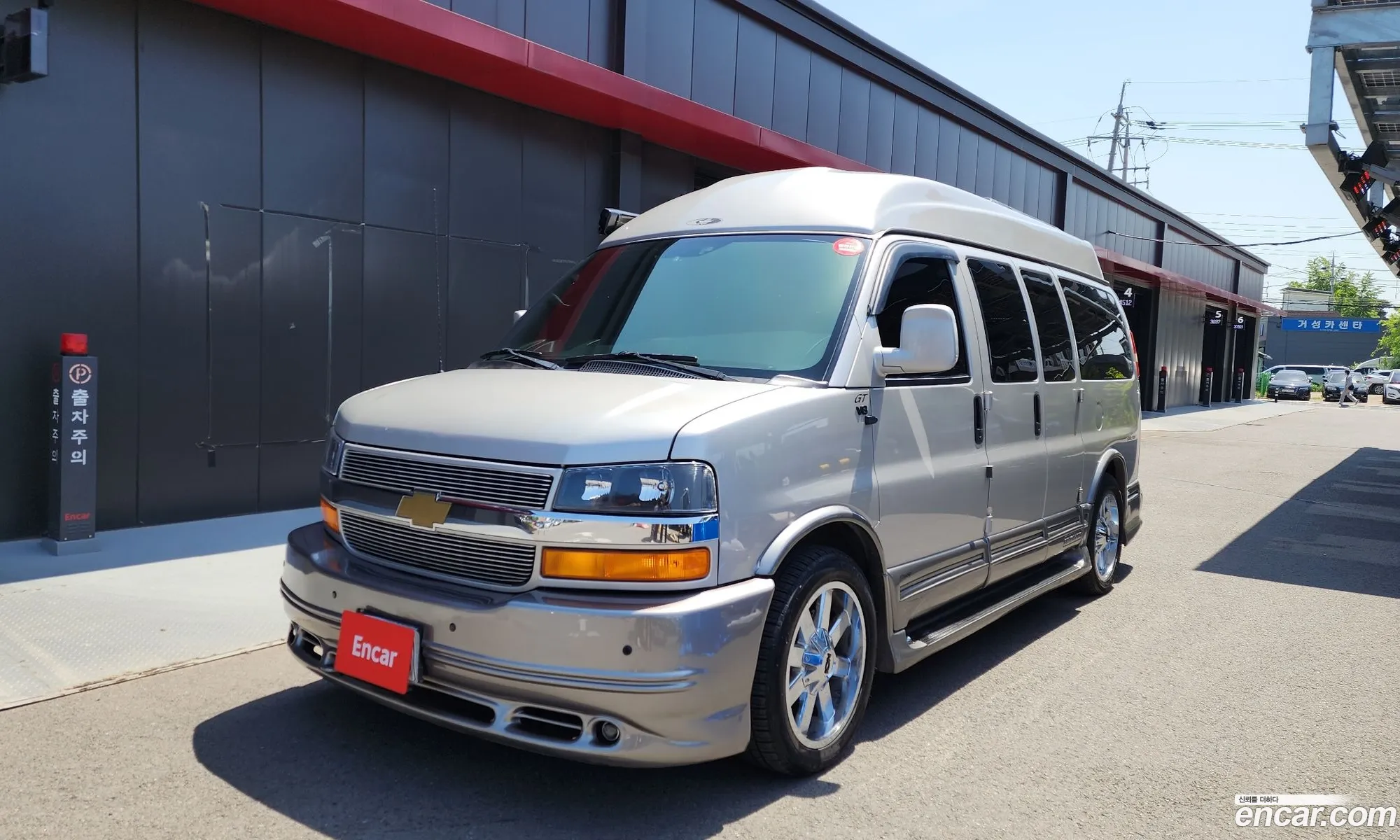 Chevrolet Express Van 53 - фотография 7412706