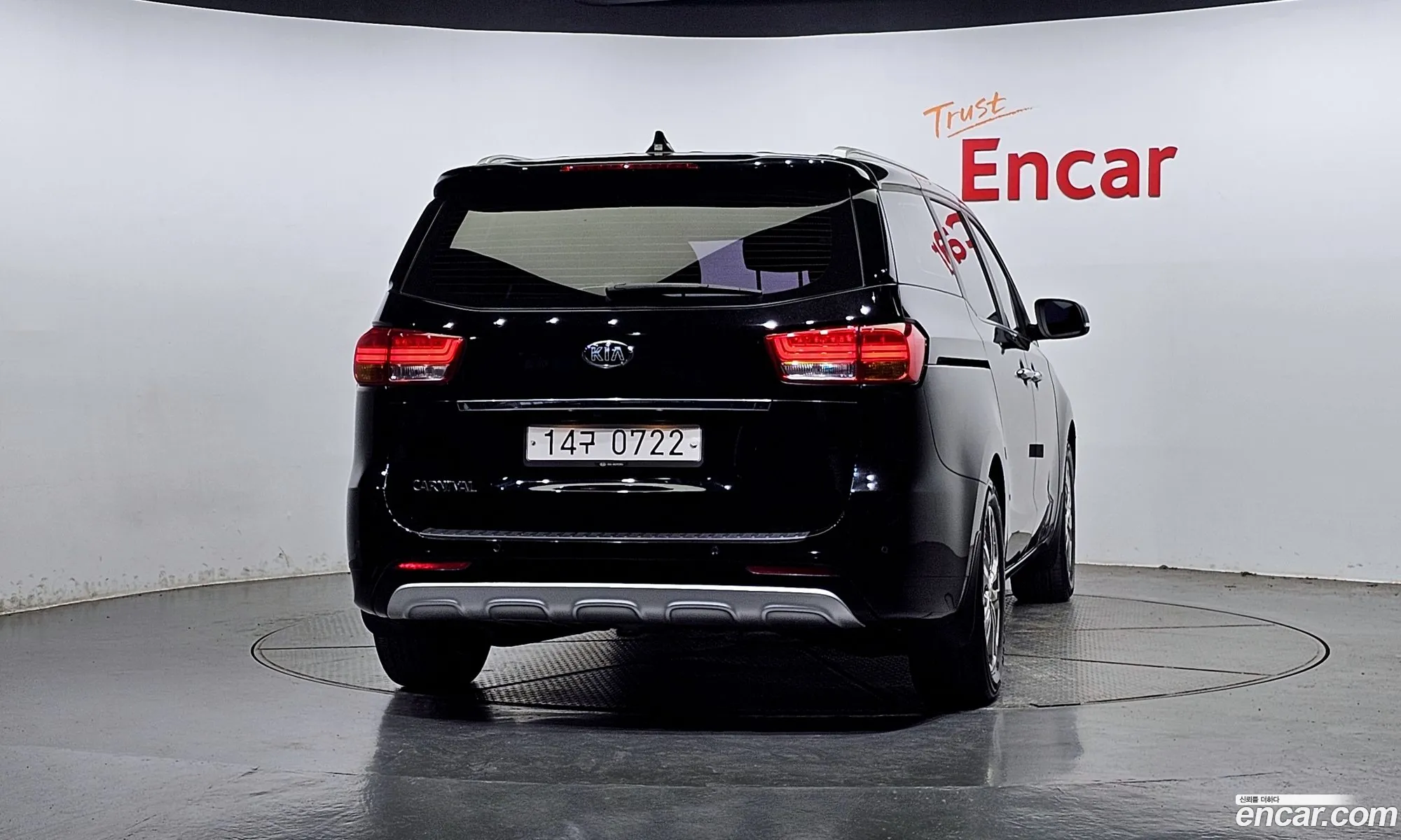 Kia Carnival 9-Seater Prestige 2016 - фотография 12522608
