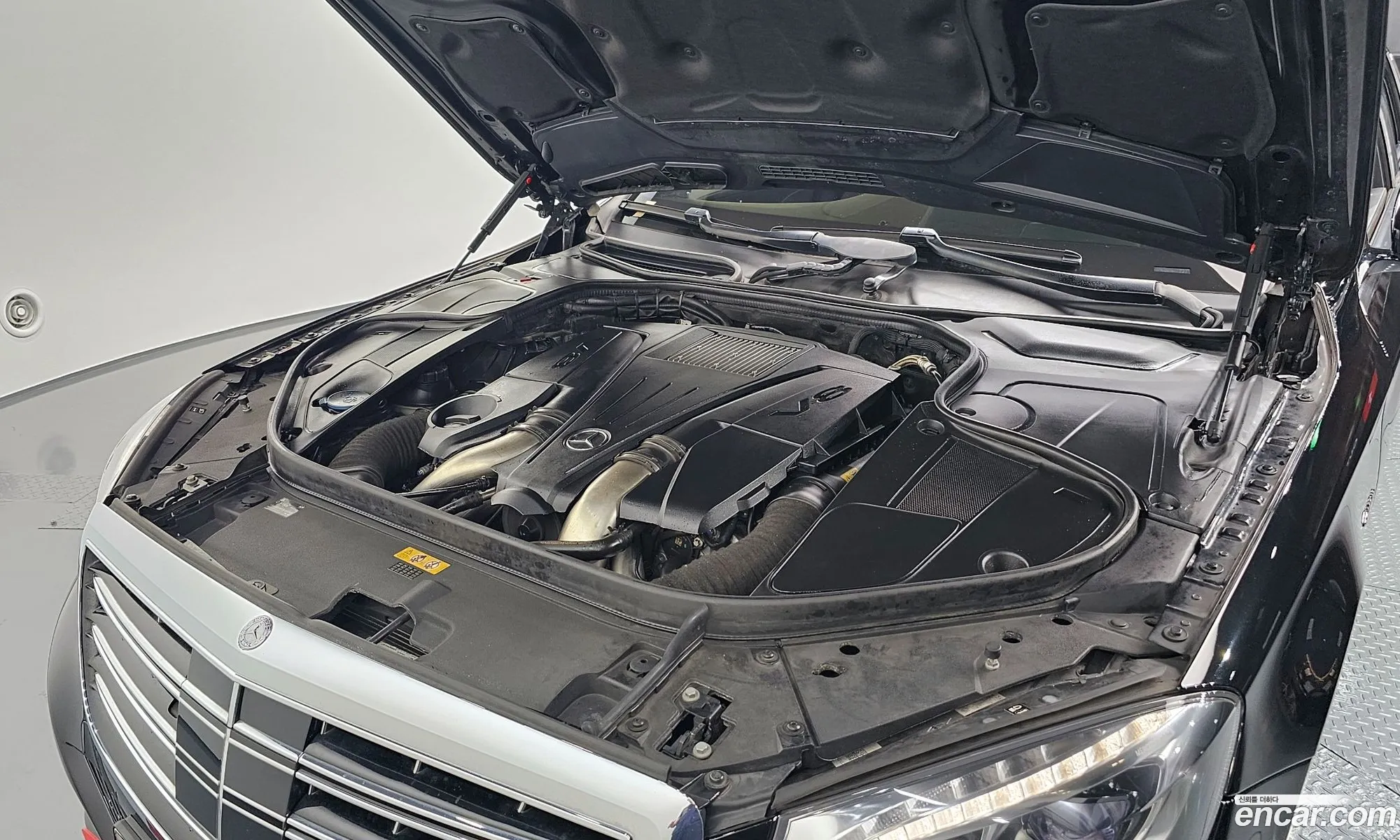 Mercedes S-Class W222 Maybach S500 4Matic - фотография 12676994