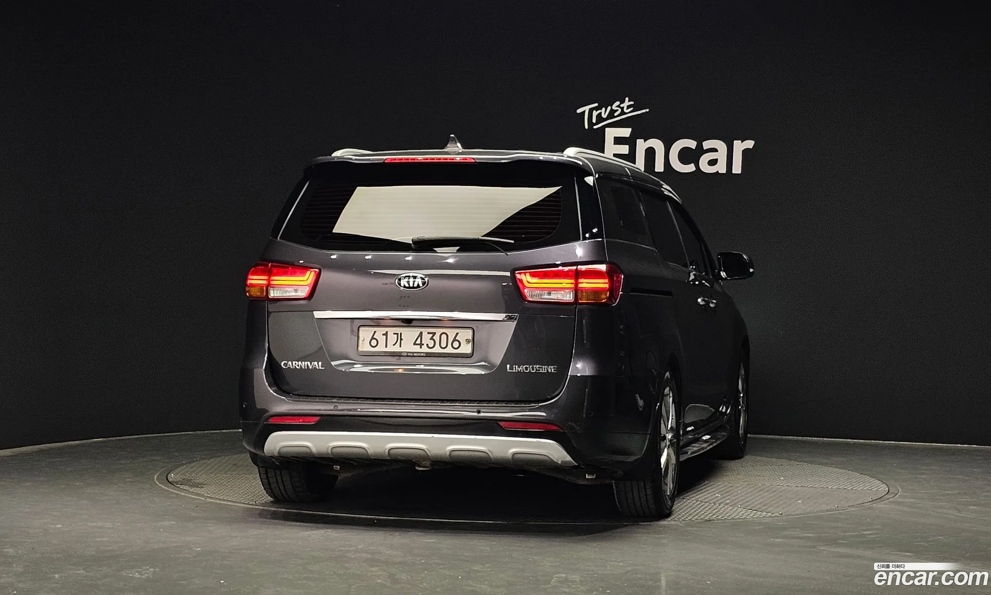 Kia Carnival 7-Seater Limousine 2017 - фотография 11770110