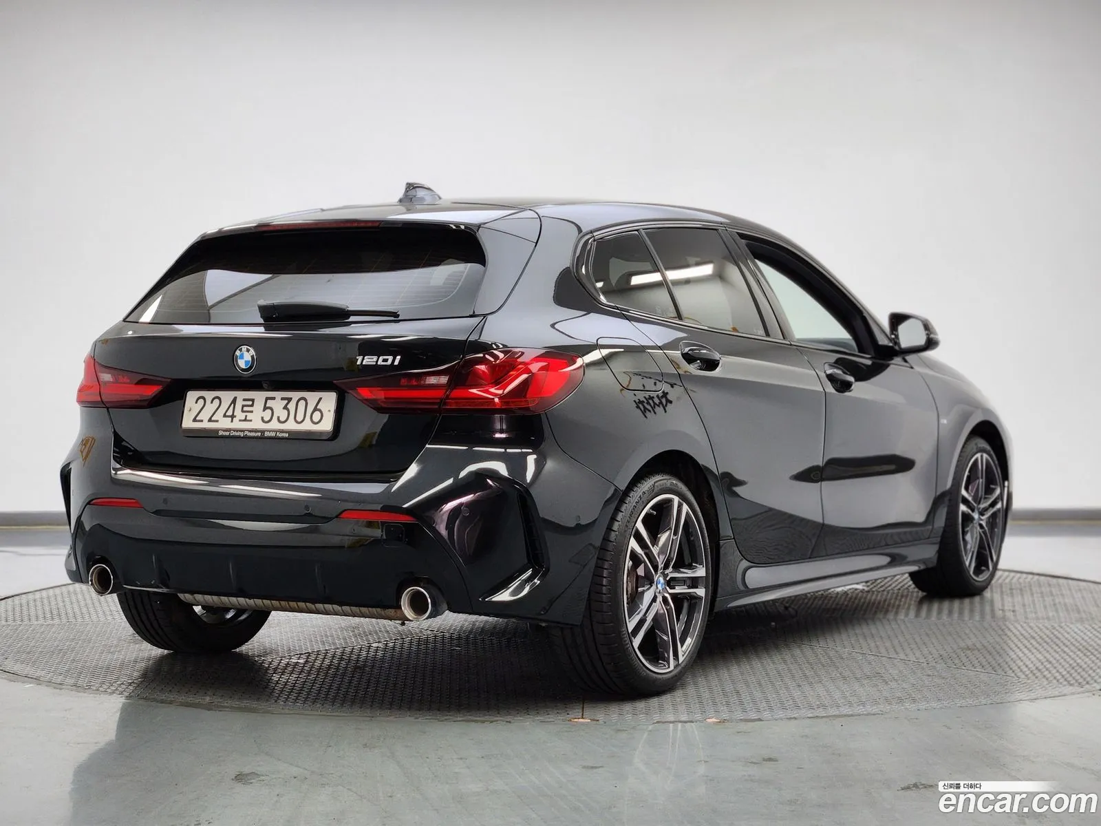 BMW 1Er 120I M Sports 2023 - фотография 1022932