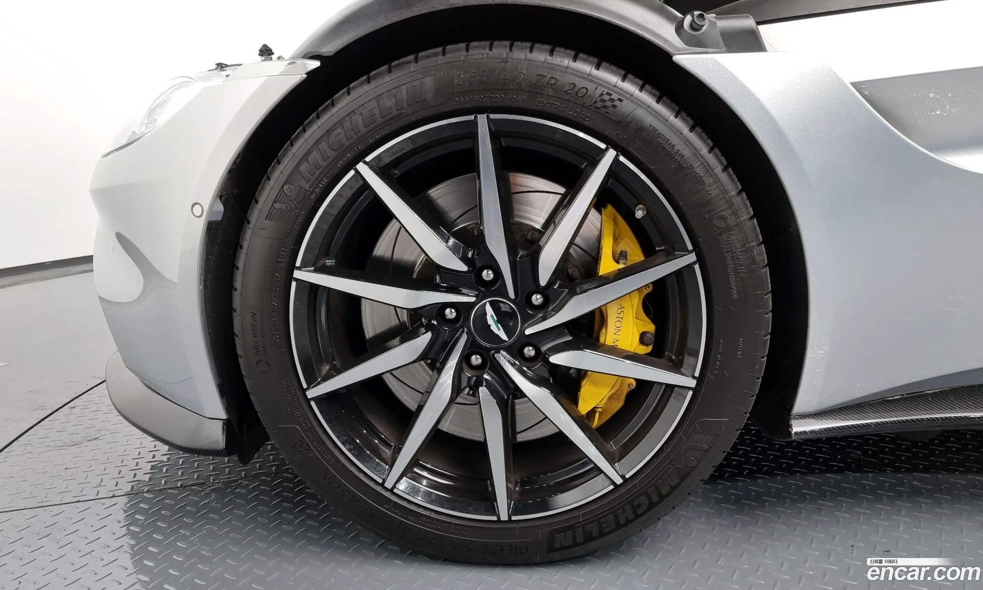 Aston Martin Vantage Iv 40 V8 Coupe 2019 - фотография 3498670