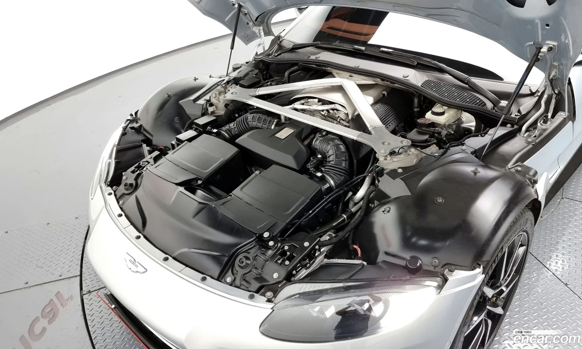 Aston Martin Vantage Iv 40 V8 Coupe 2019 - фотография 3498671