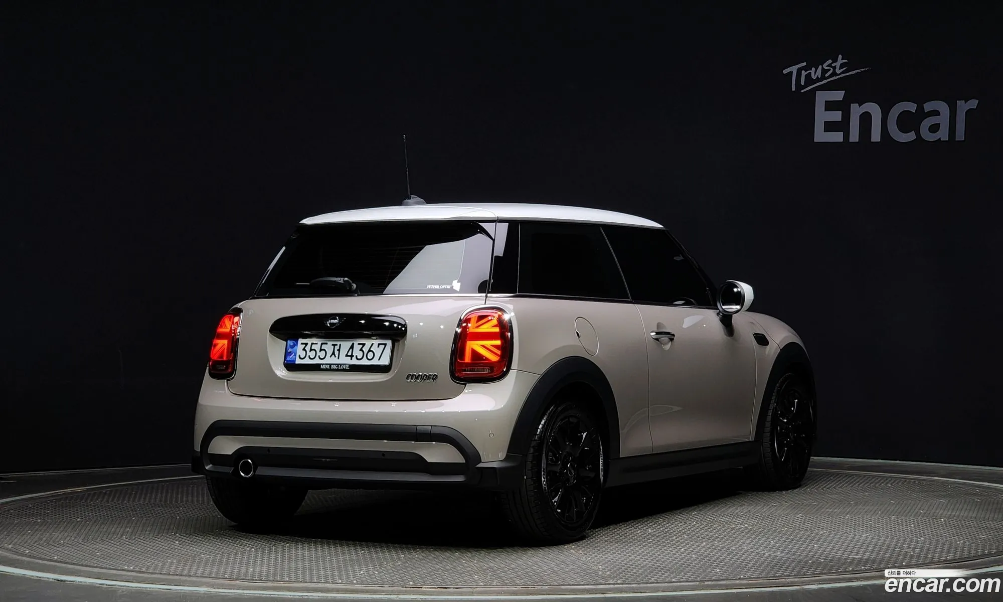 Mini Cooper Classic 2024 - фотография 4455054