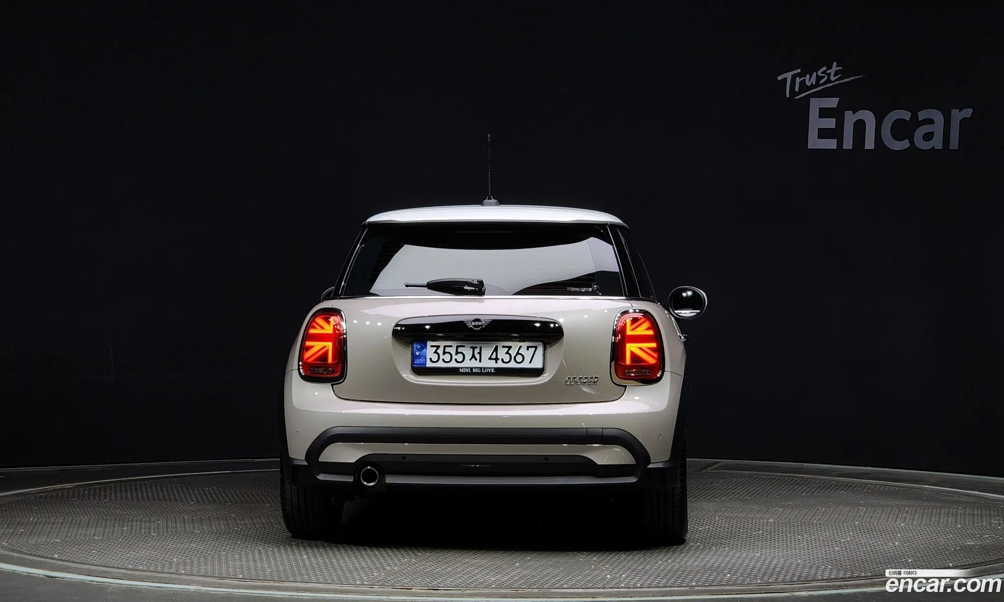Mini Cooper Classic 2024 - фотография 4455056