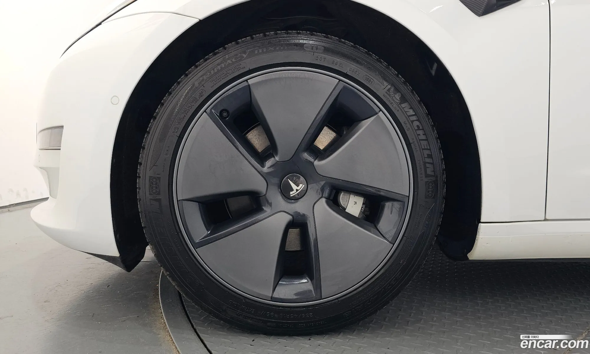 Tesla Model 3 I Long Range 2021 - фотография 14605793
