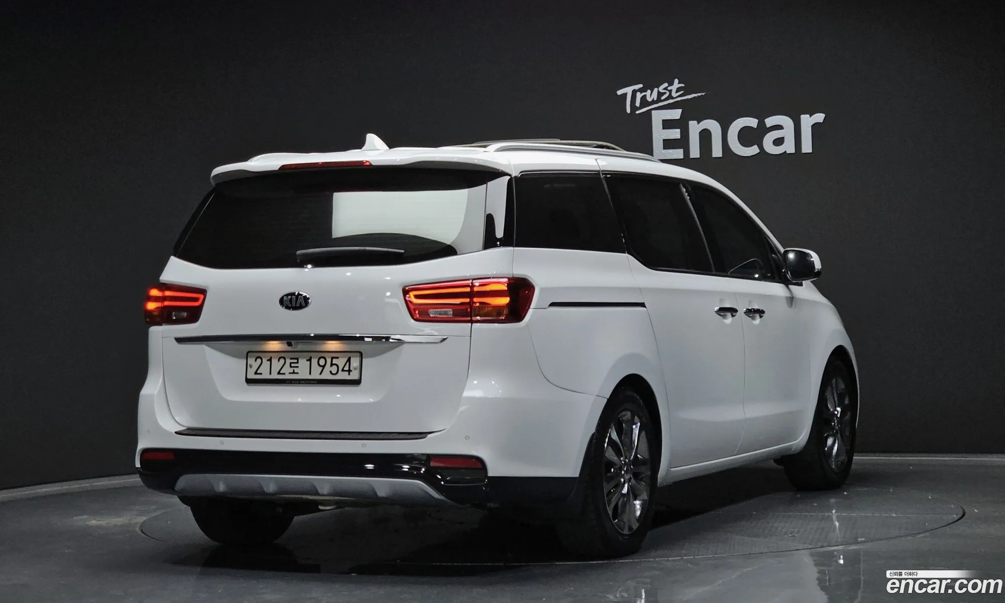 Kia Carnival Iii 7-Seater Limousine 2019 - фотография 11303650