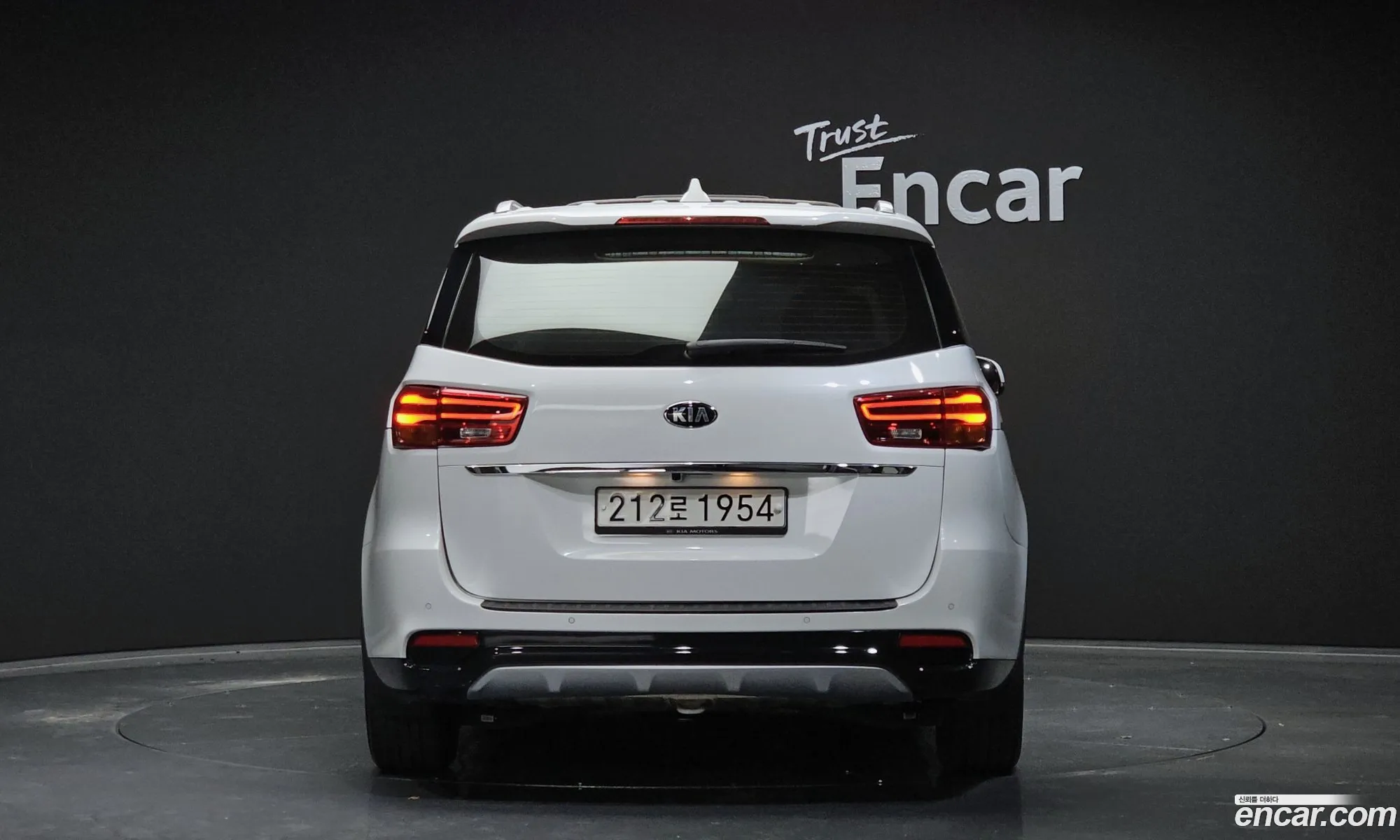 Kia Carnival Iii 7-Seater Limousine 2019 - фотография 11303652