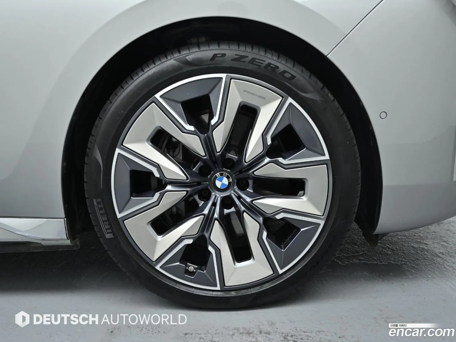 BMW I7 xDrive 60 Design Pure Excellence 2023 - фотография 13540607