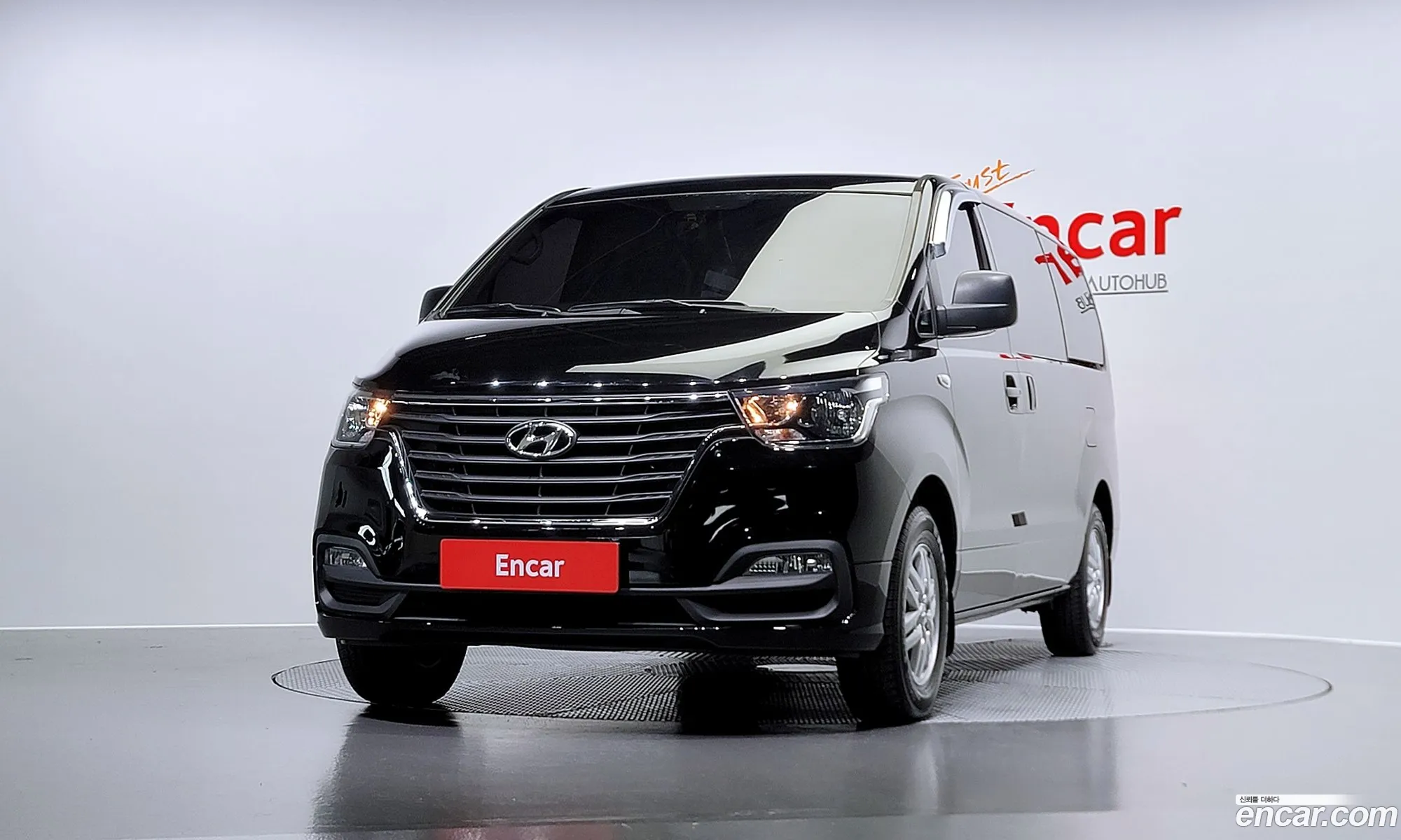 Hyundai Starex 3-Seater Van 2019 - фотография 11746164
