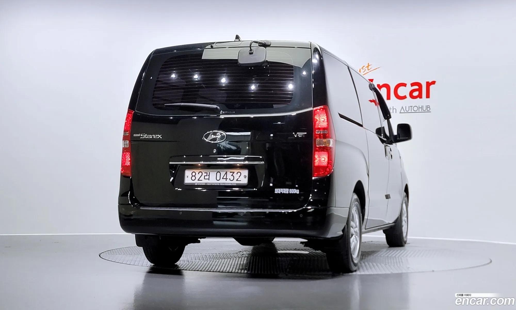 Hyundai Starex 3-Seater Van 2019 - фотография 11746165