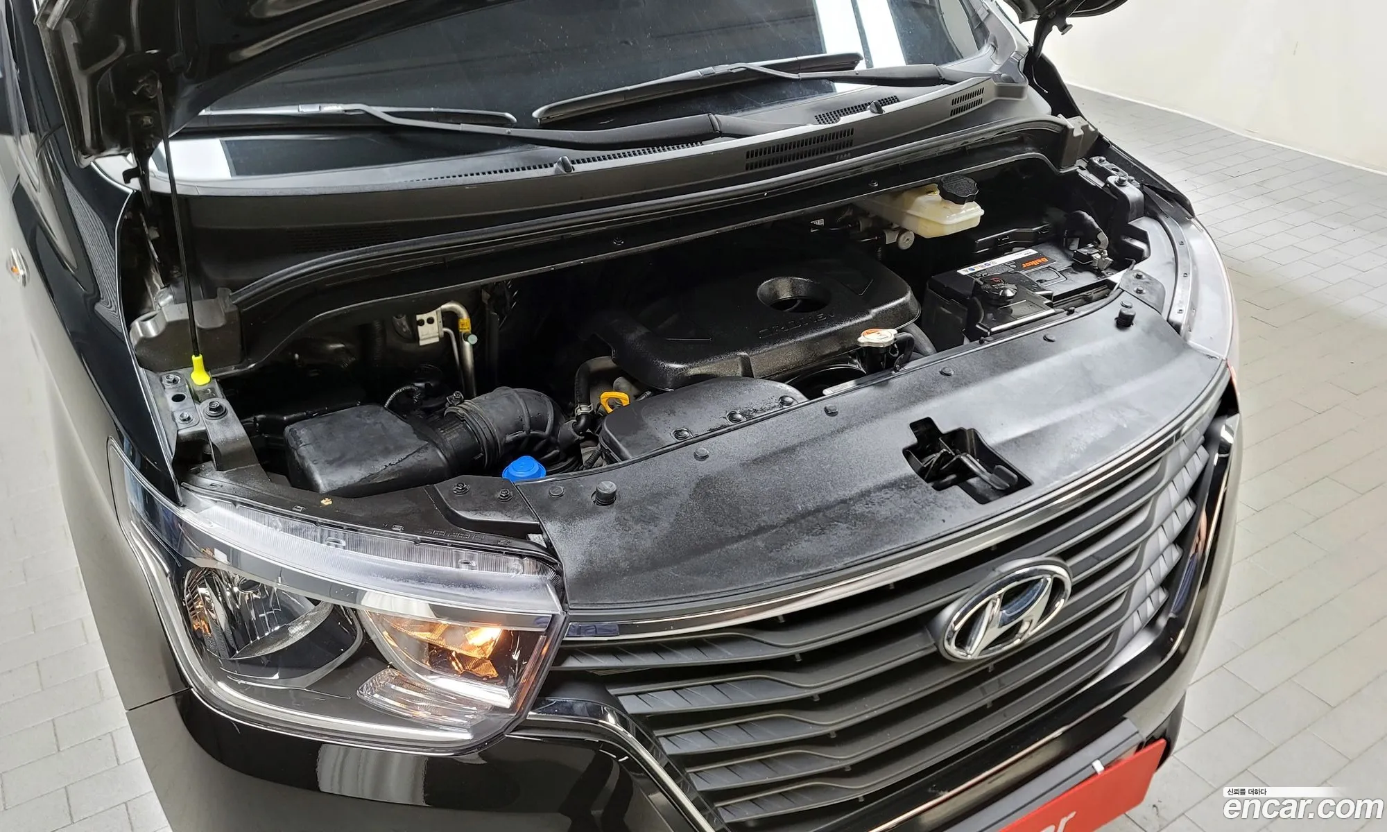 Hyundai Starex 3-Seater Van 2019 - фотография 11746167