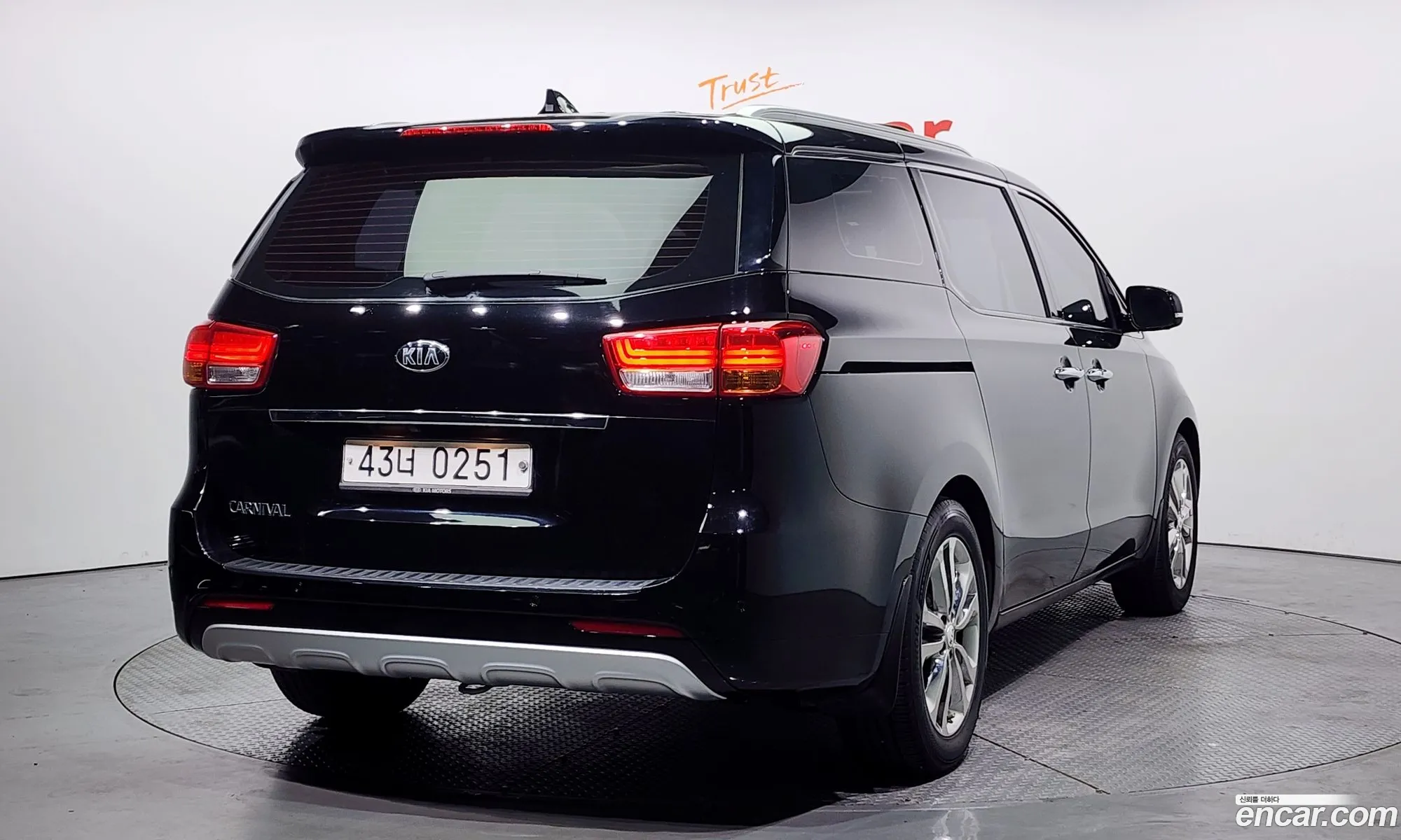 Kia Carnival Gasoline 9-Seater Noblesse 2016 - фотография 14300537