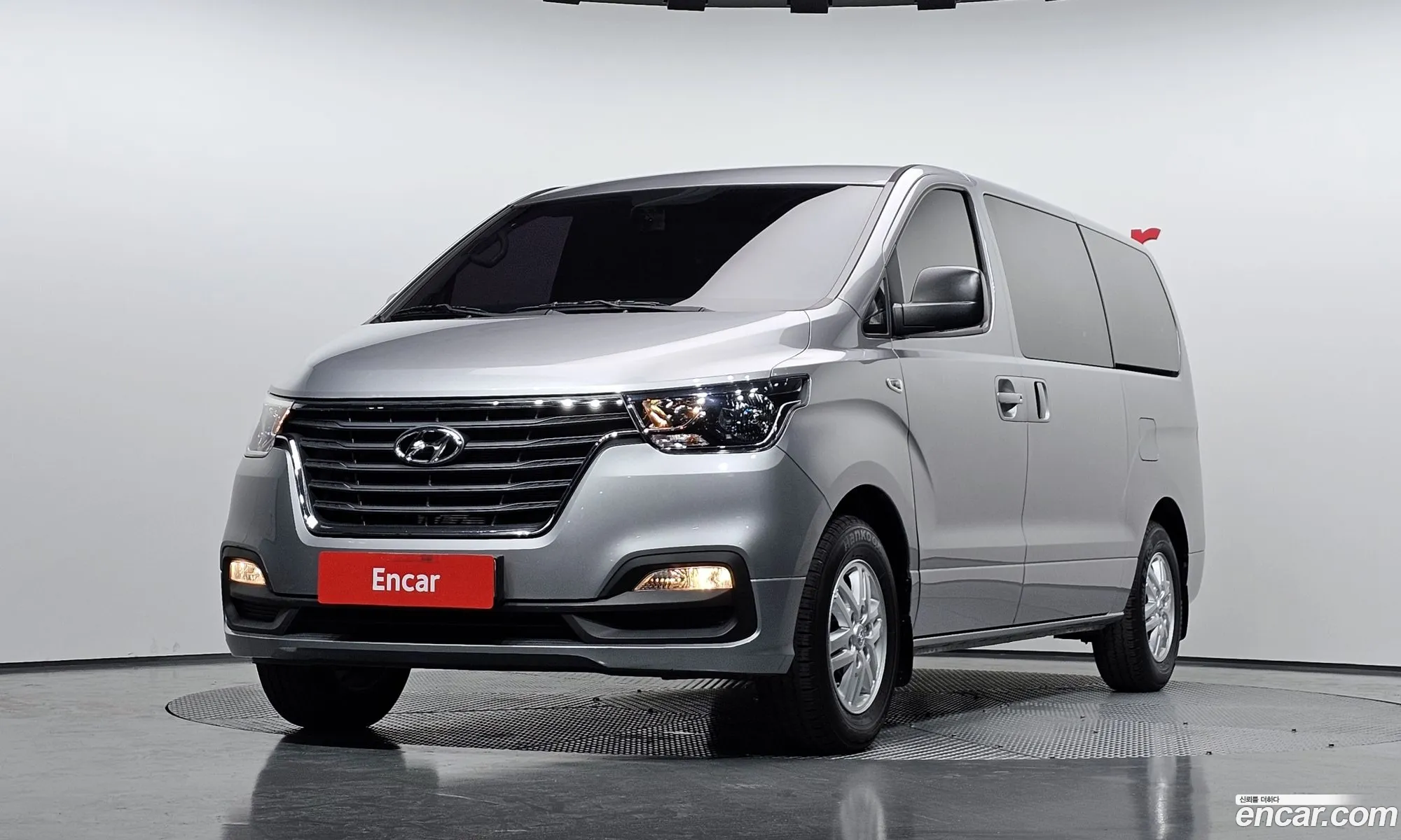 Hyundai Starex 3-Seater Van 2021 - фотография 12077102