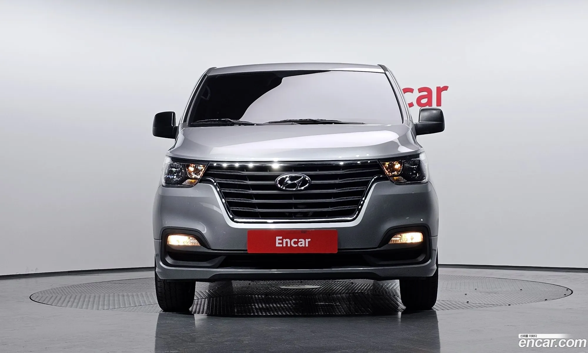 Hyundai Starex 3-Seater Van 2021 - фотография 12077104