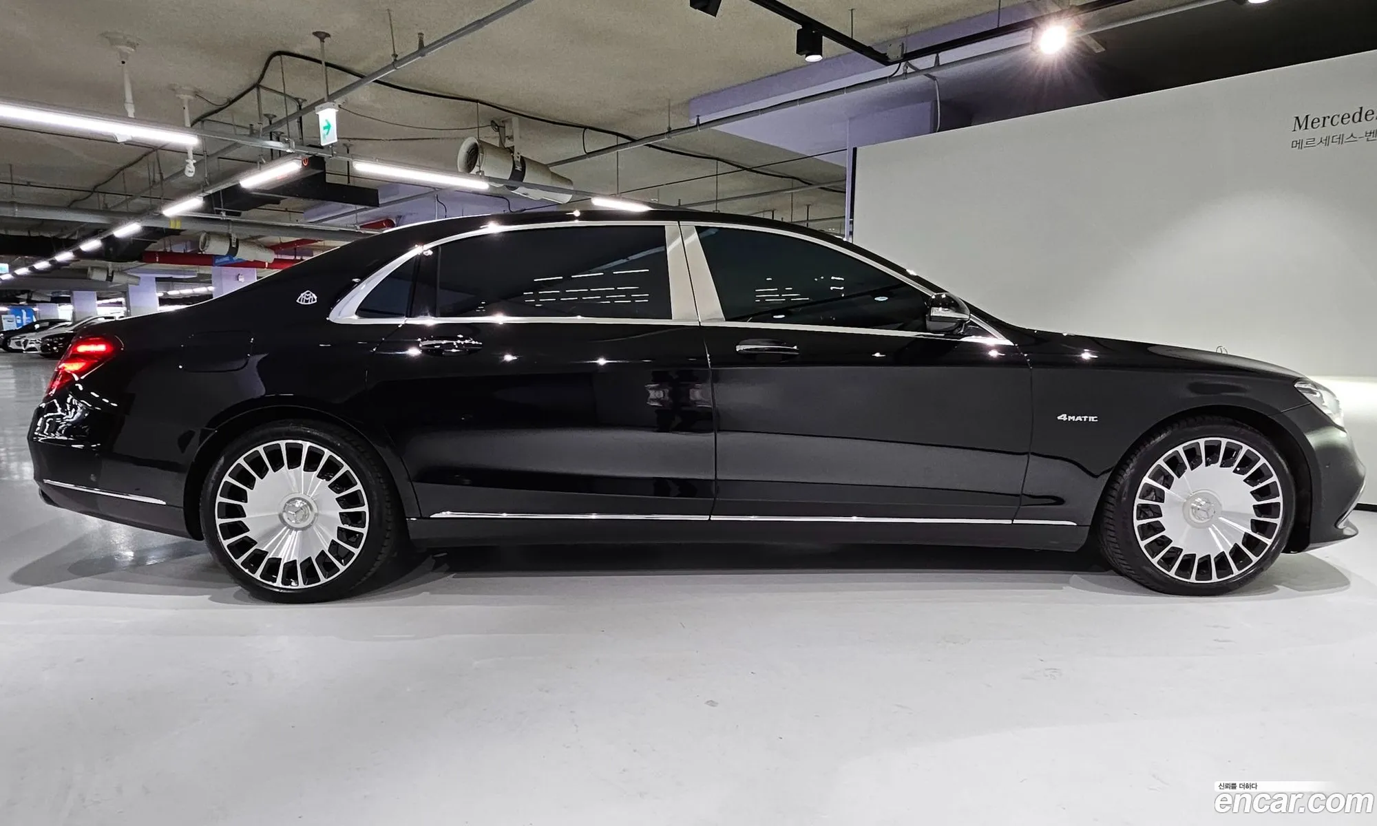 Mercedes-Benz S-Klasse Maybach S560 4Matic 2020 - фотография 12851595