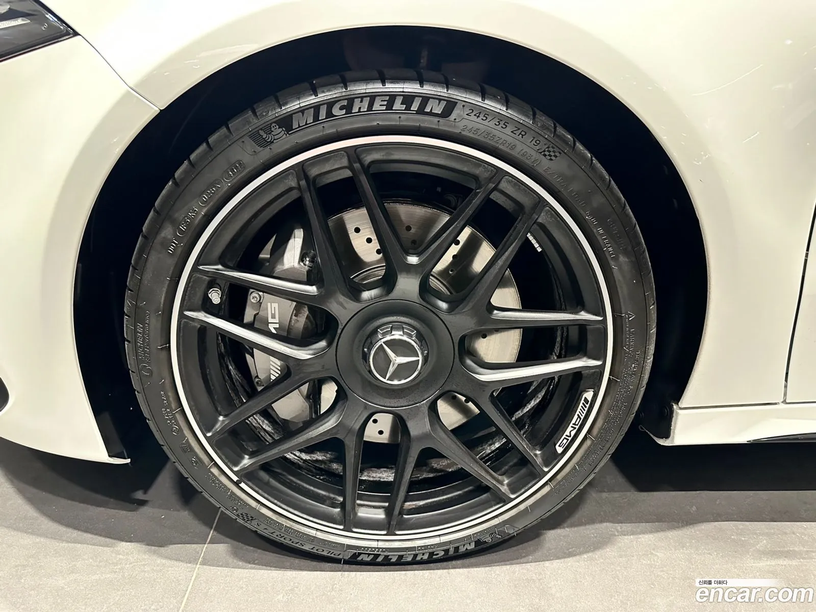 Mercedes-Benz A-Klasse Amg A45 4Matic Hatchback 2023 - фотография 13636337