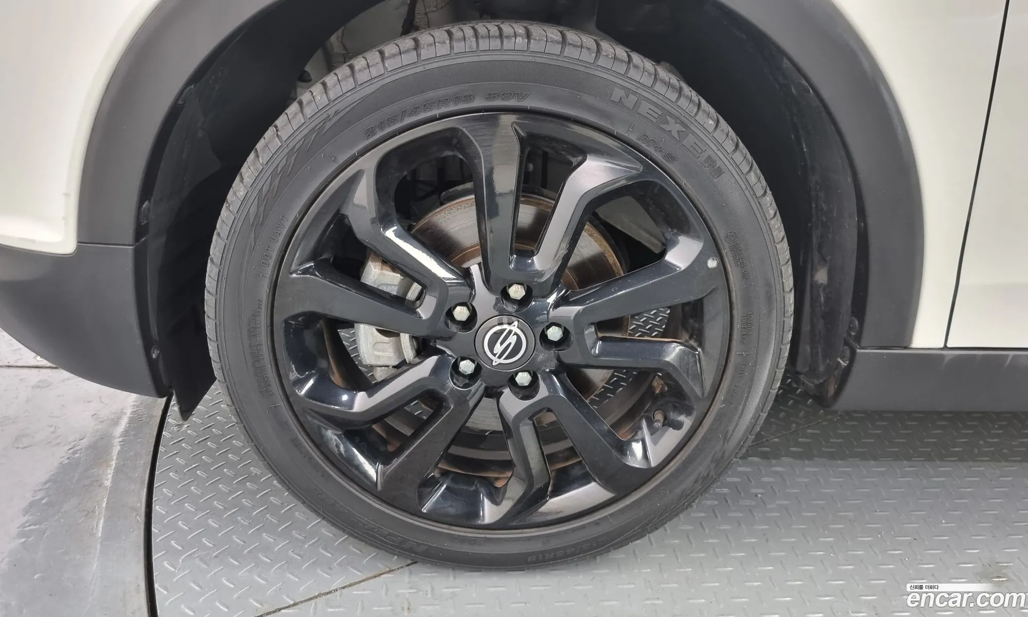 Ssangyong Tivoli Tivoli Lx 2Wd 2015 - фотография 14636201