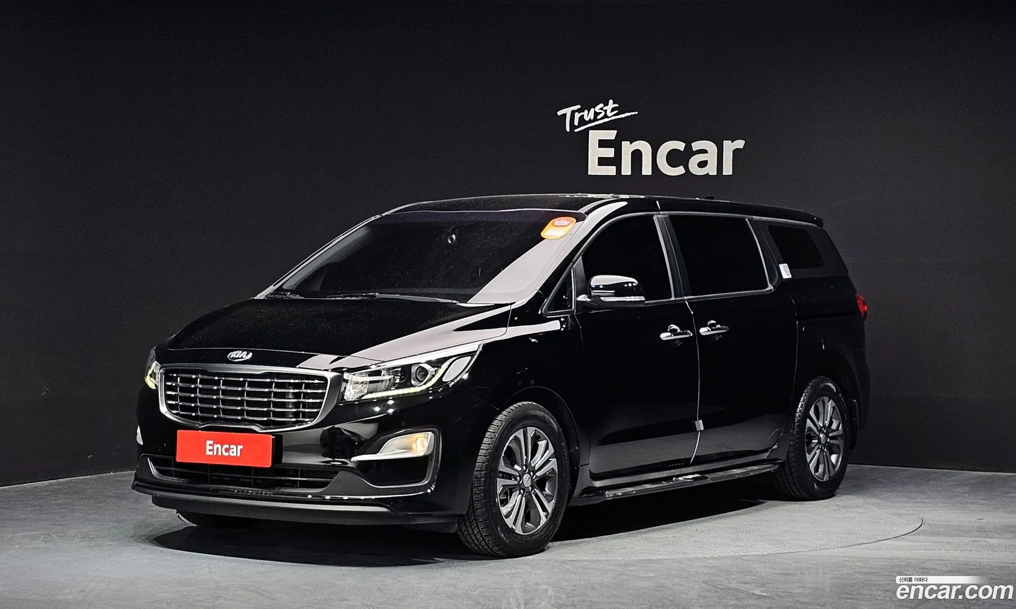 Kia Carnival Iii 11-Seater Deluxe 2019 - фотография 19856177