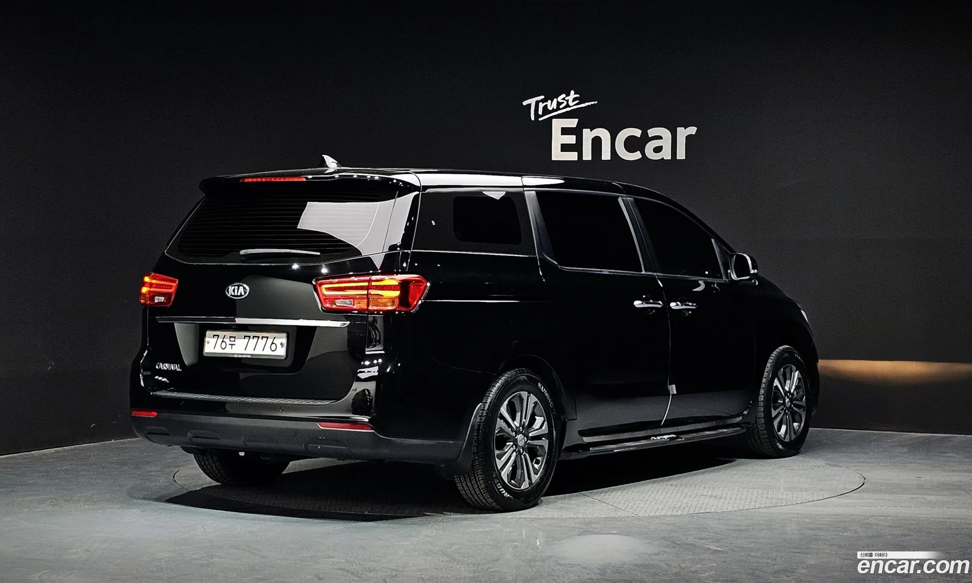 Kia Carnival Iii 11-Seater Deluxe 2019 - фотография 19856178