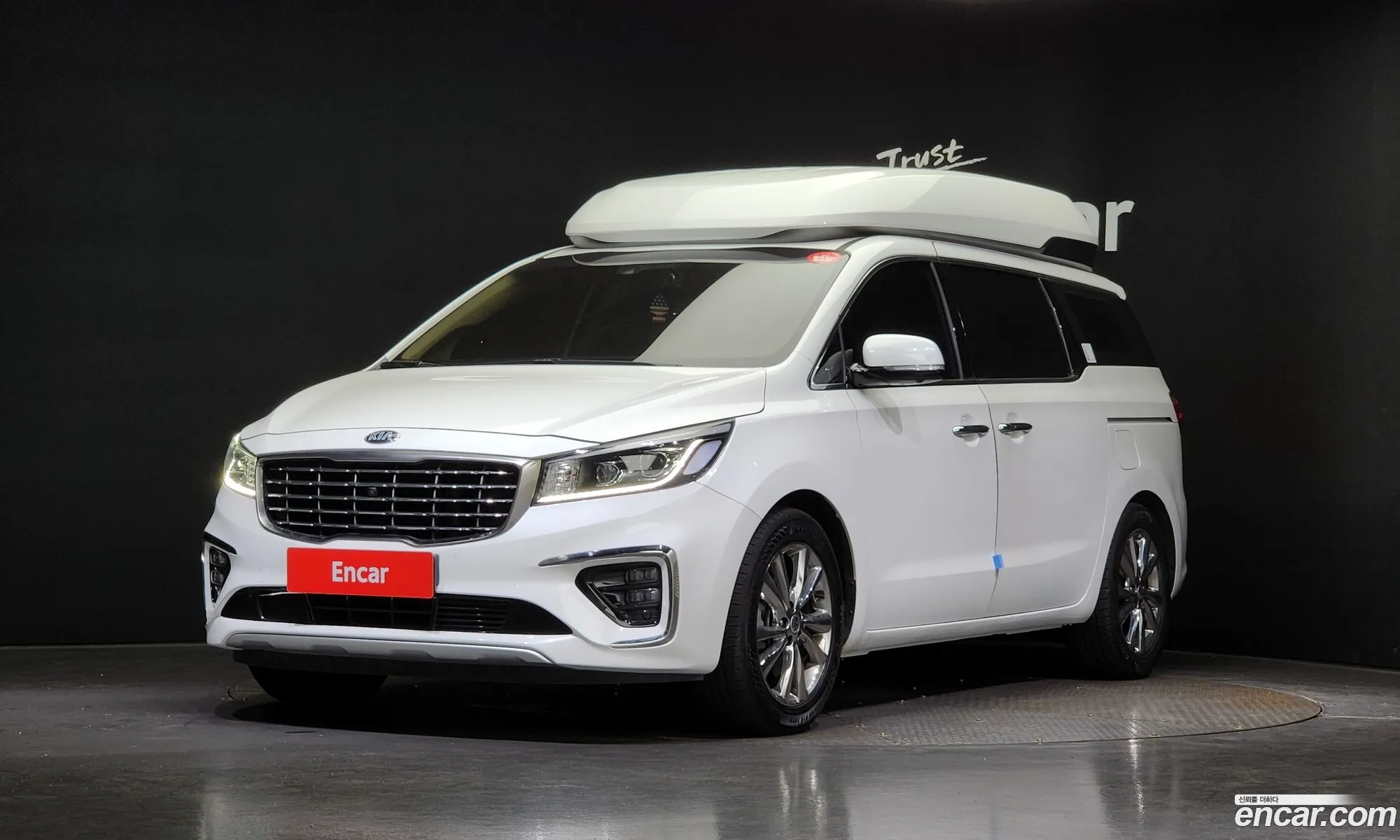 Kia Carnival 9-Seater High Limousine 2020 - фотография 12358587